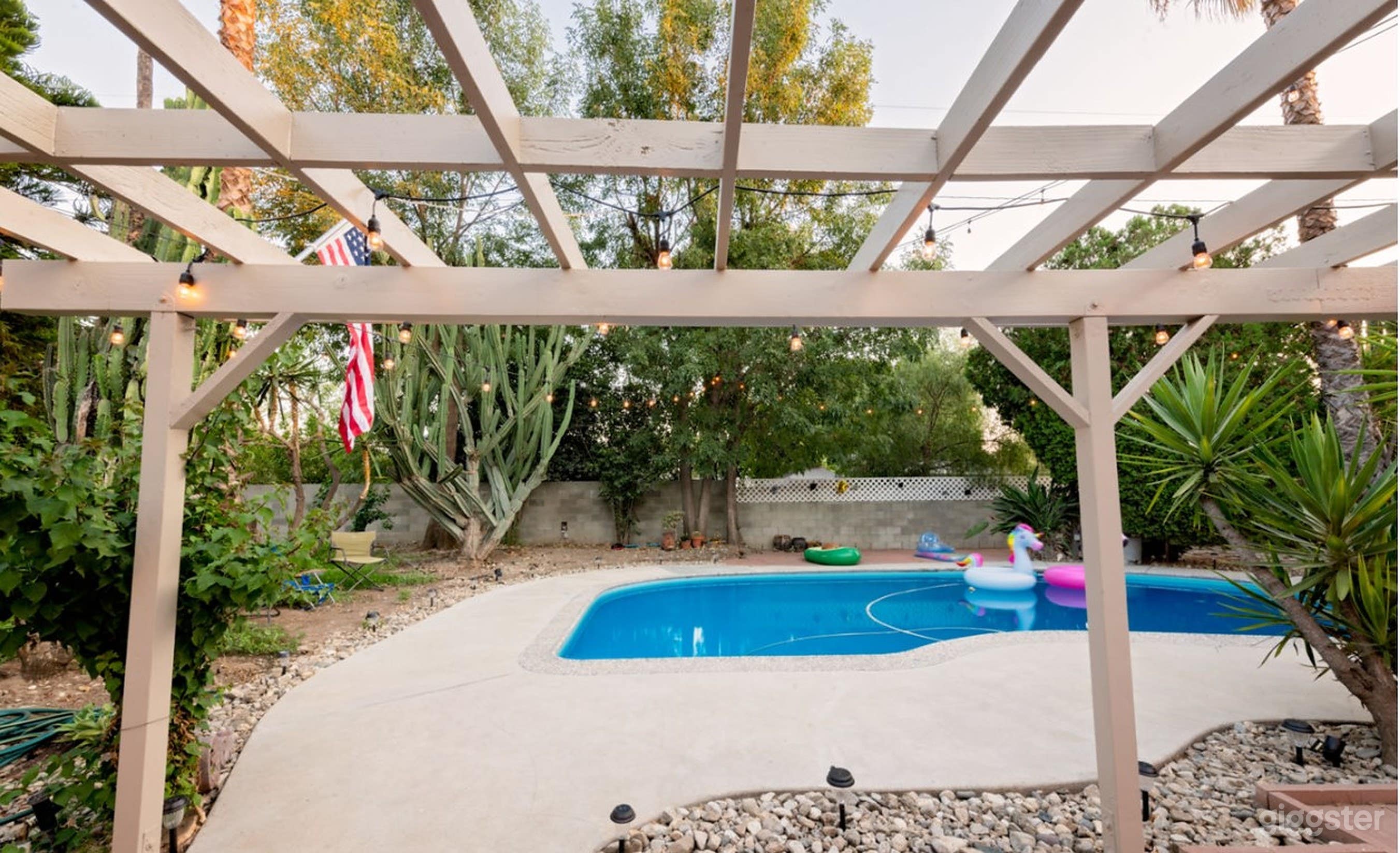 Traditional Private Pool Photo 3