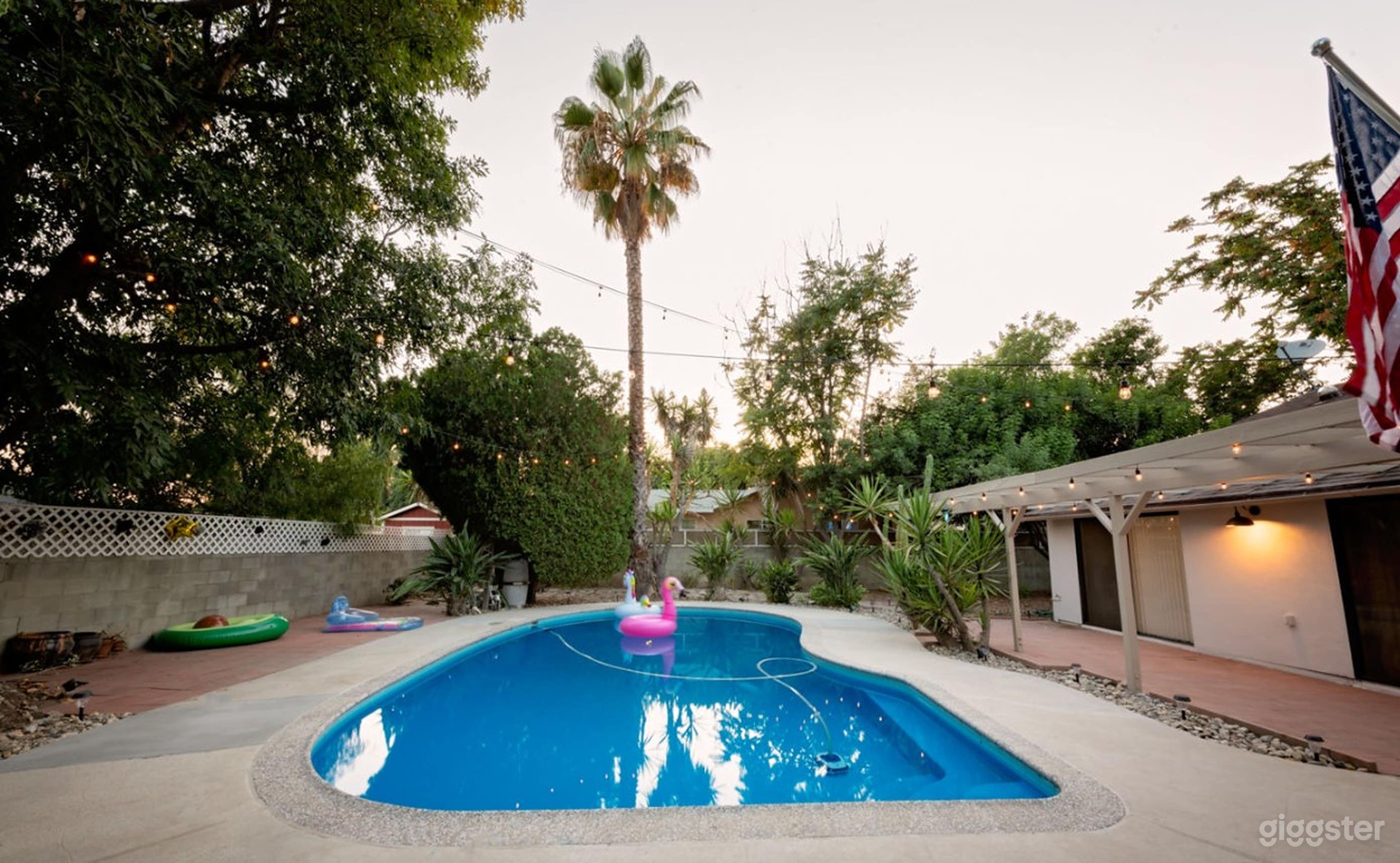 Traditional Private Pool Photo 4