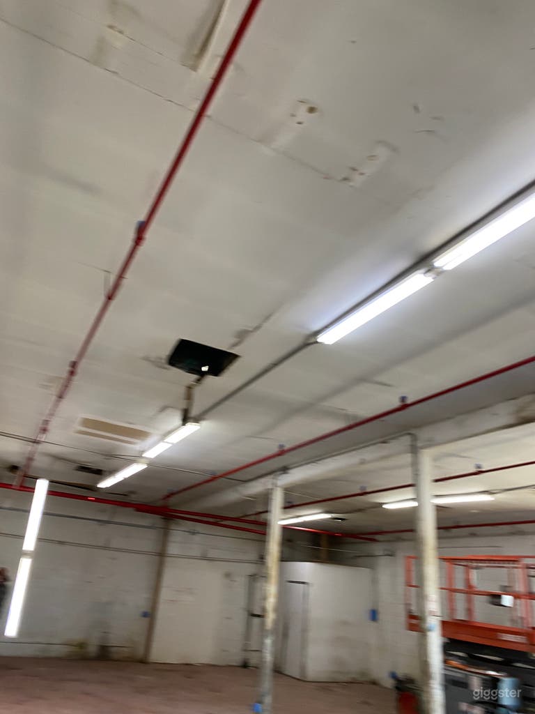  2500sqft Standalone Raw Space (Fresh Paint) 