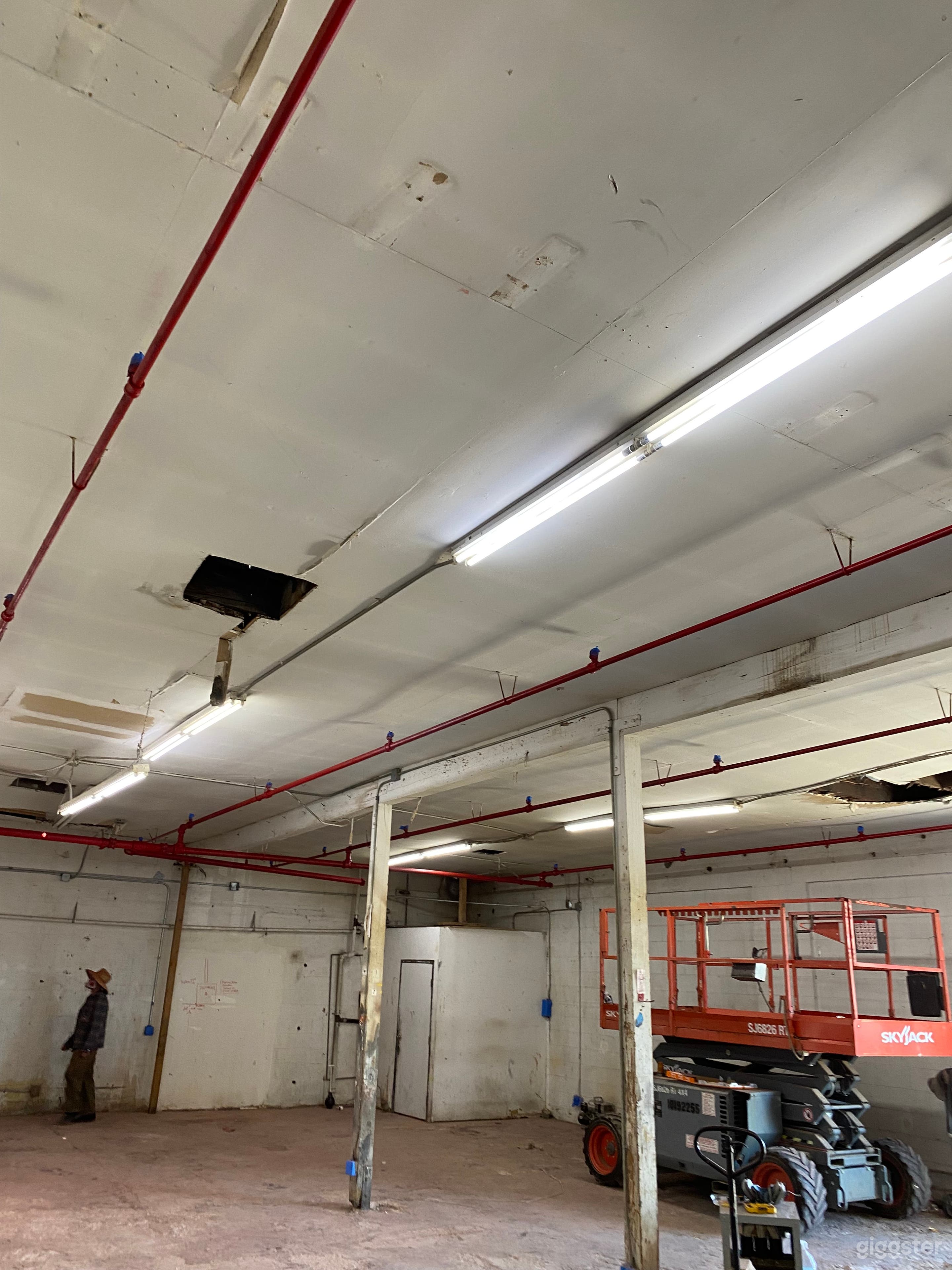 2500sqft Standalone Raw Space (Fresh Paint) Photo 4