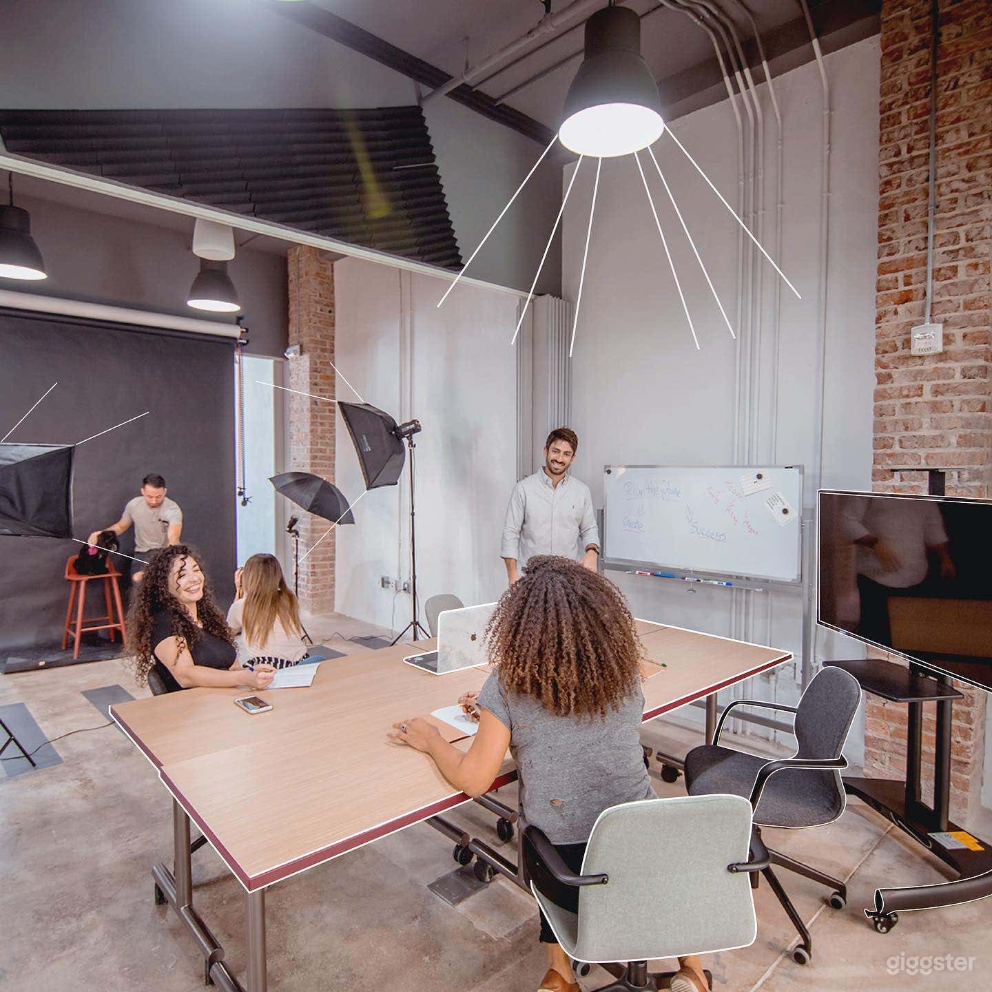 Creative  Room Photo 2