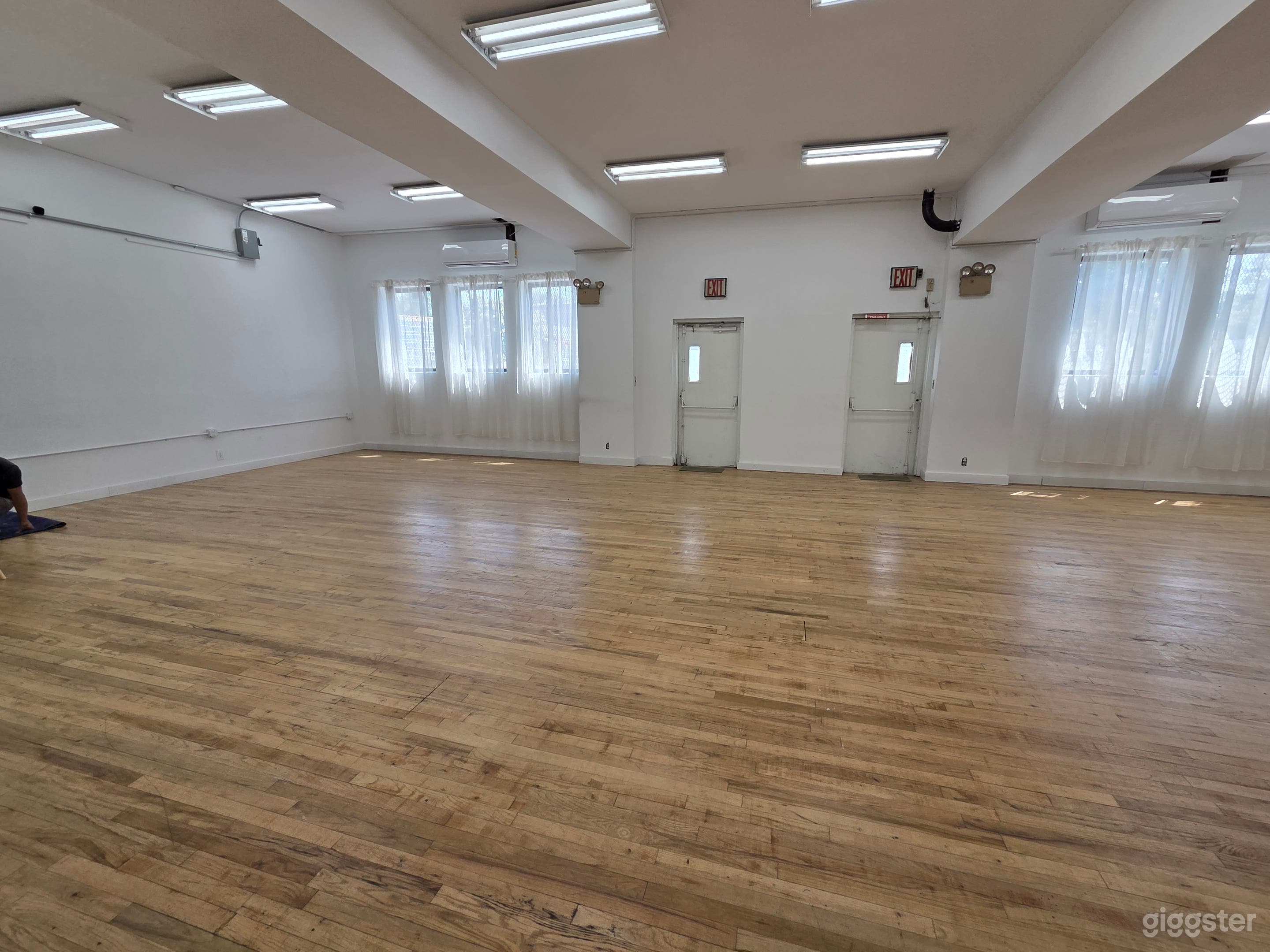 Hidden Gem in Jamaica Queens. Multi use space for event Photo 2