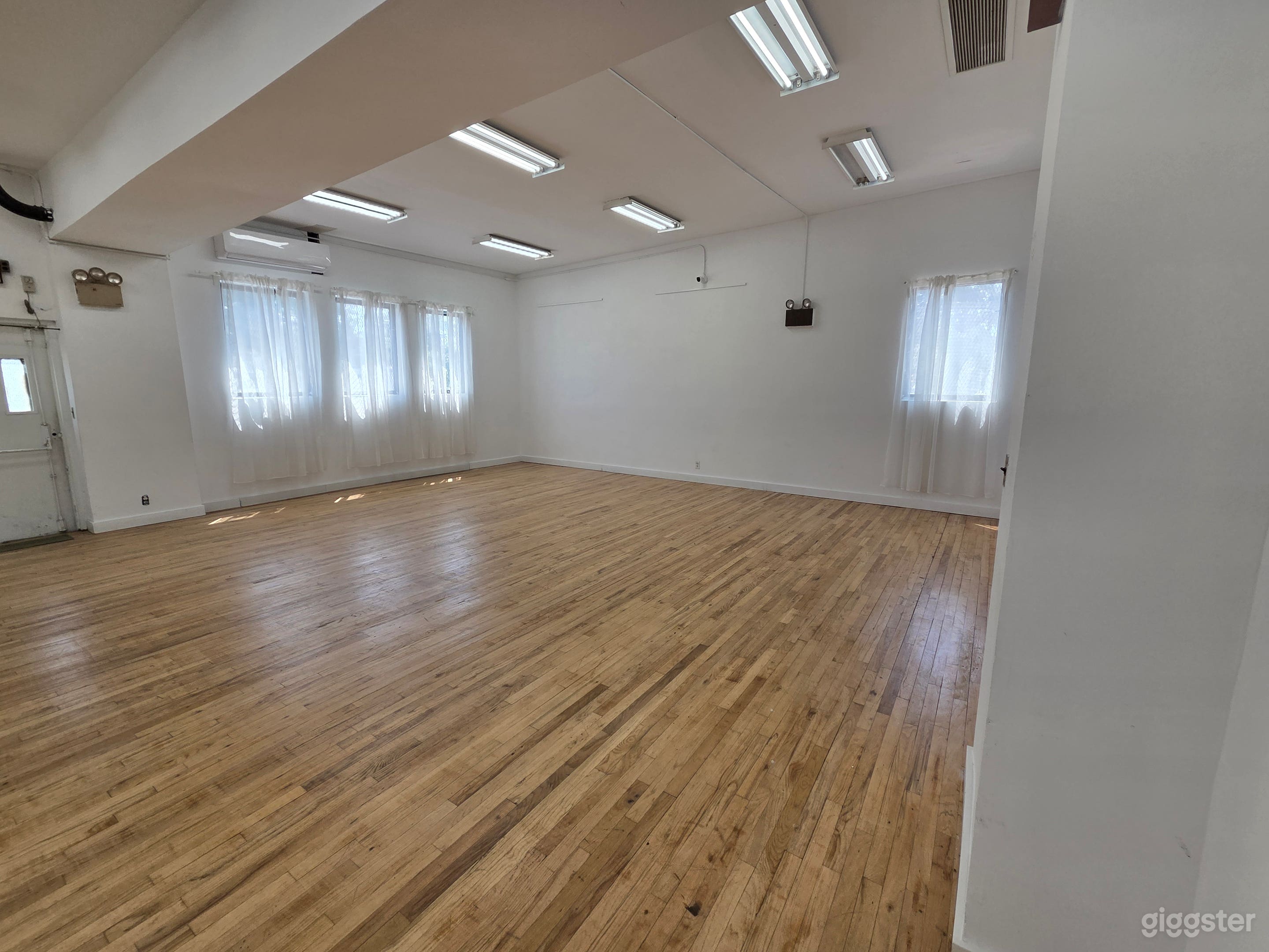 Hidden Gem in Jamaica Queens. Multi use space for event Photo 3