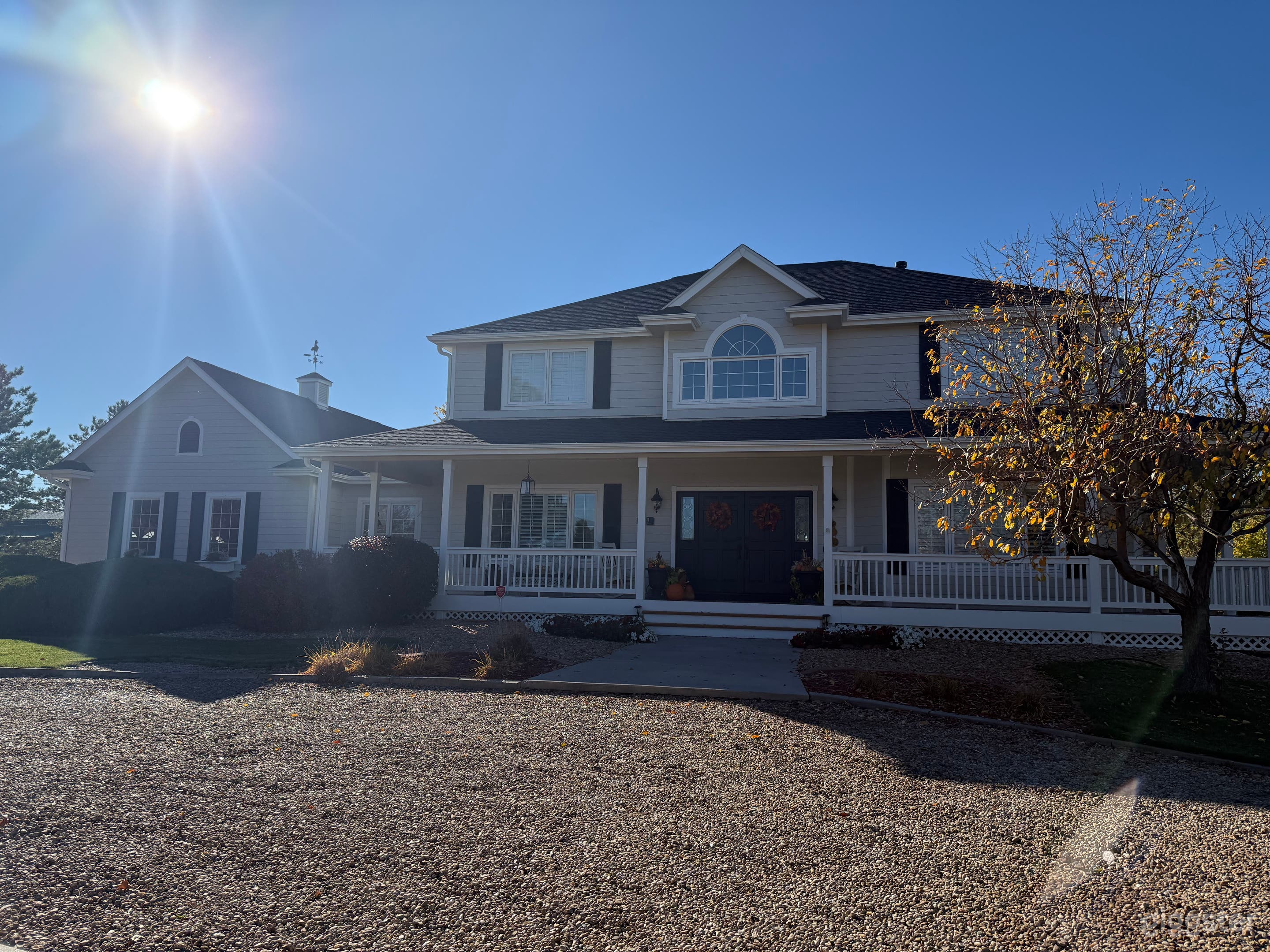 Modern farmhouse haven on 2.5 acres perfect for photo shoot Photo 2