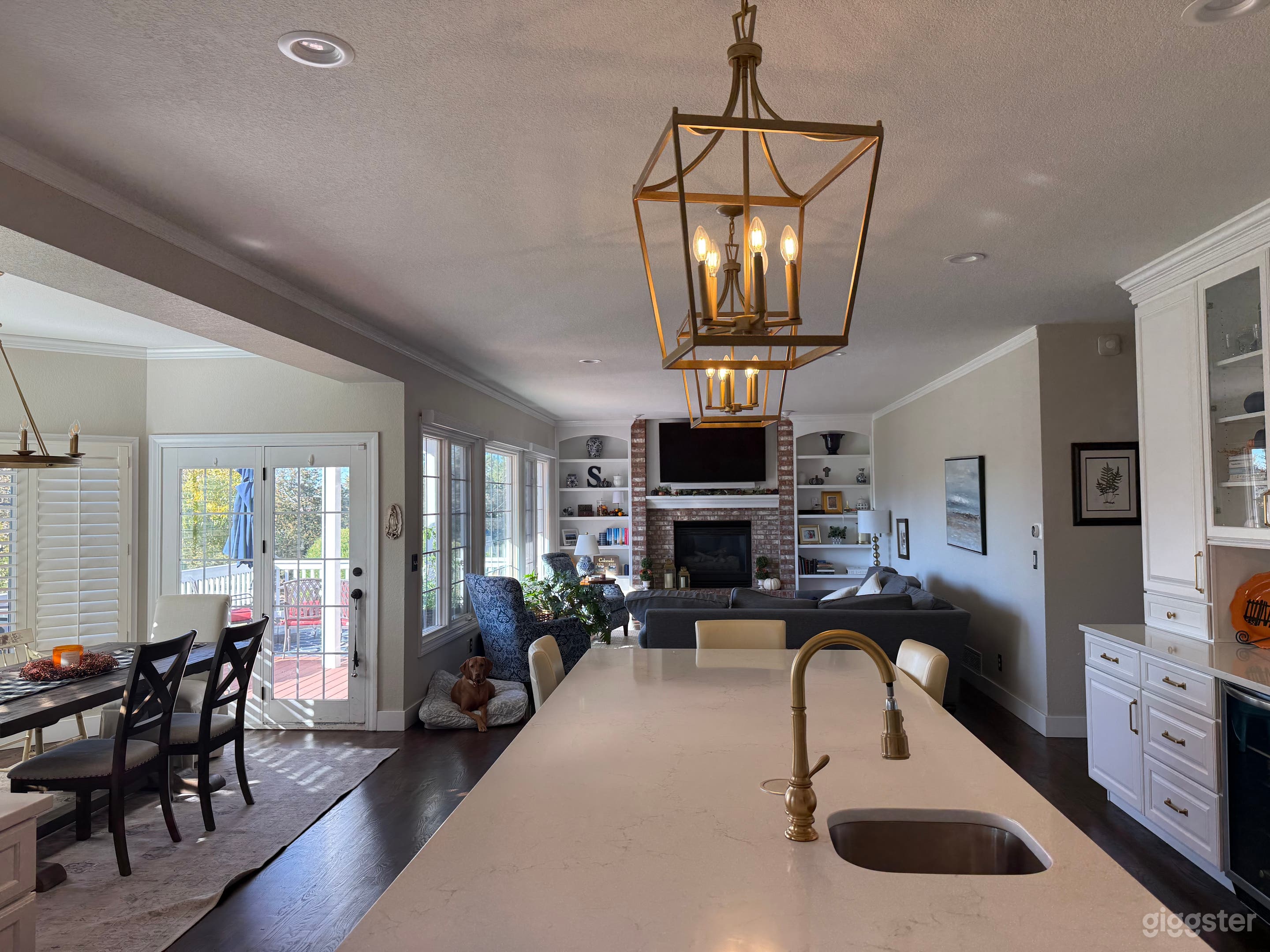 Modern farmhouse haven on 2.5 acres perfect for photo shoot Photo 4