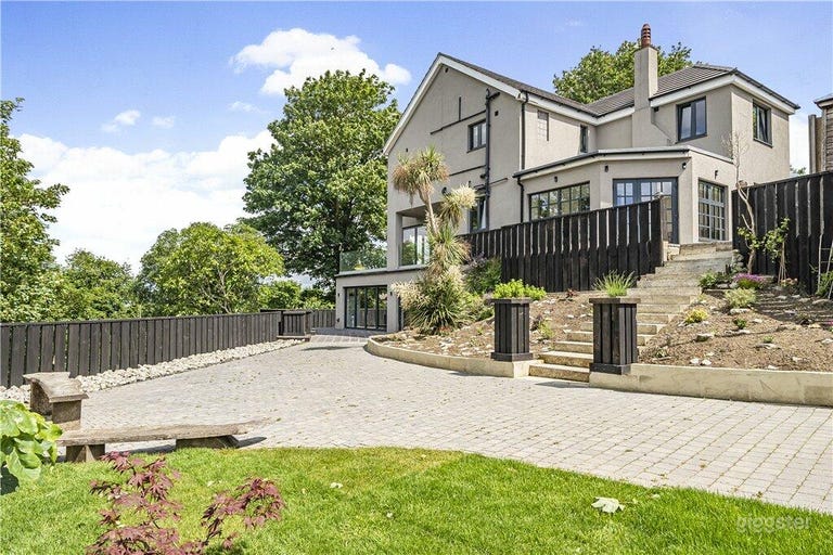  Driveway and 2 front entrances 