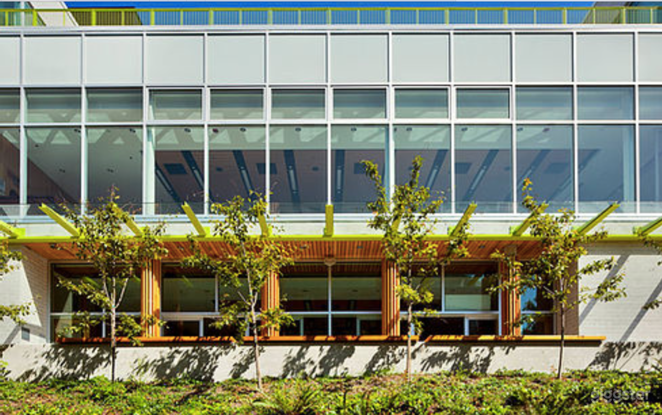 Charming and Stylish Building in Vancouver Photo 3