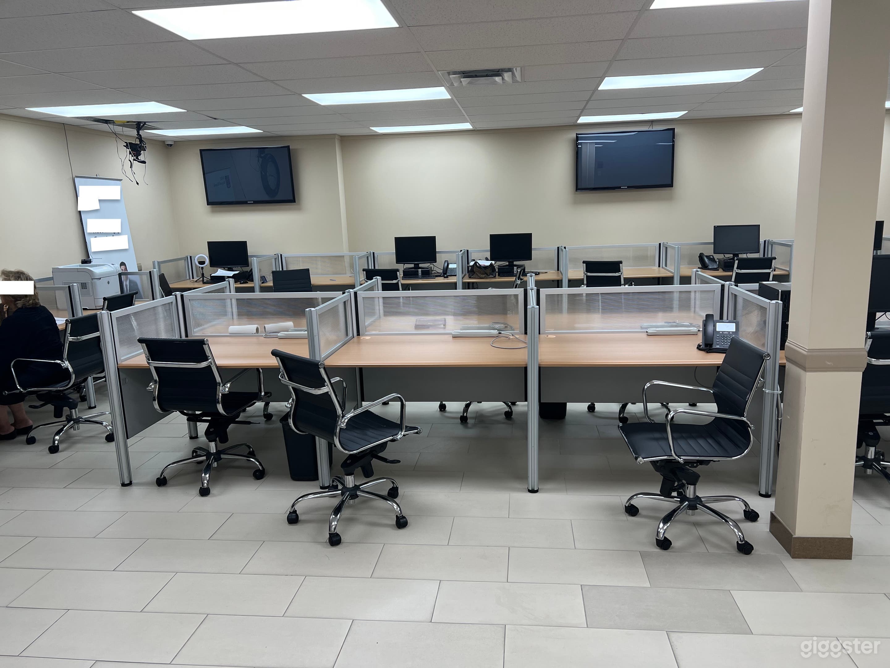 Call Center And Bullpen Photo 3