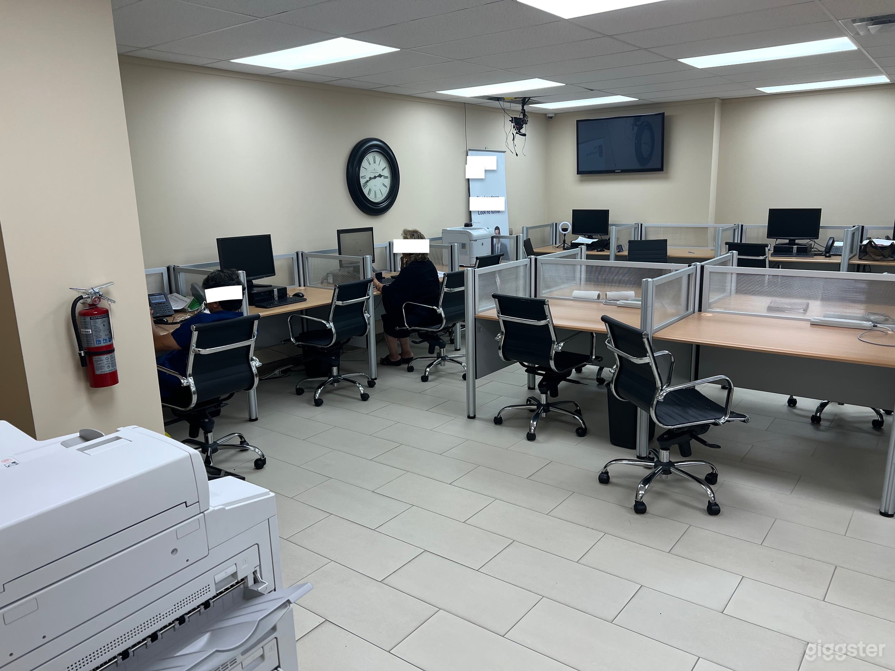 Call Center And Bullpen Photo 2