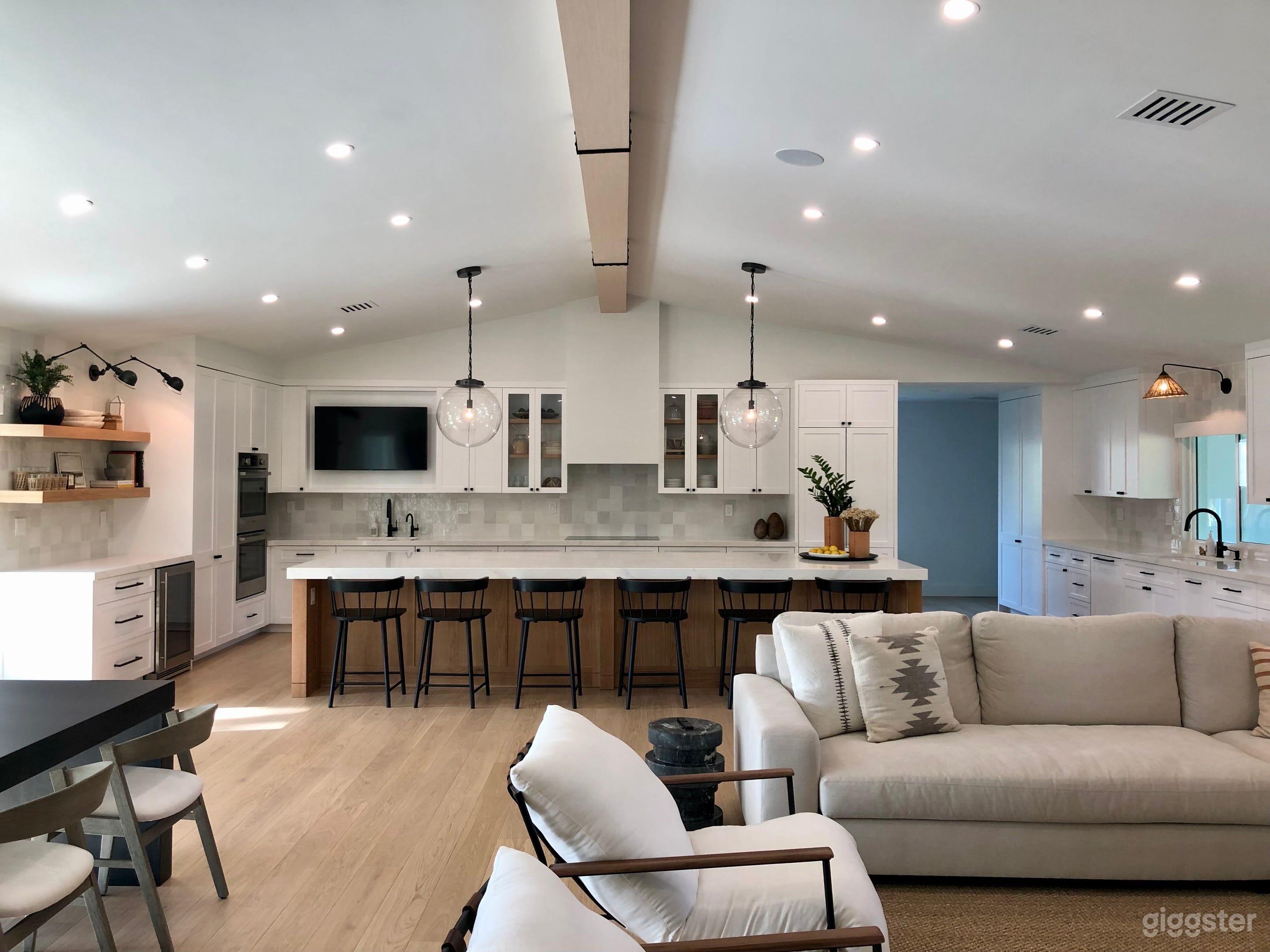 Miami Modern New Bright Open Floor Plan Photo 1