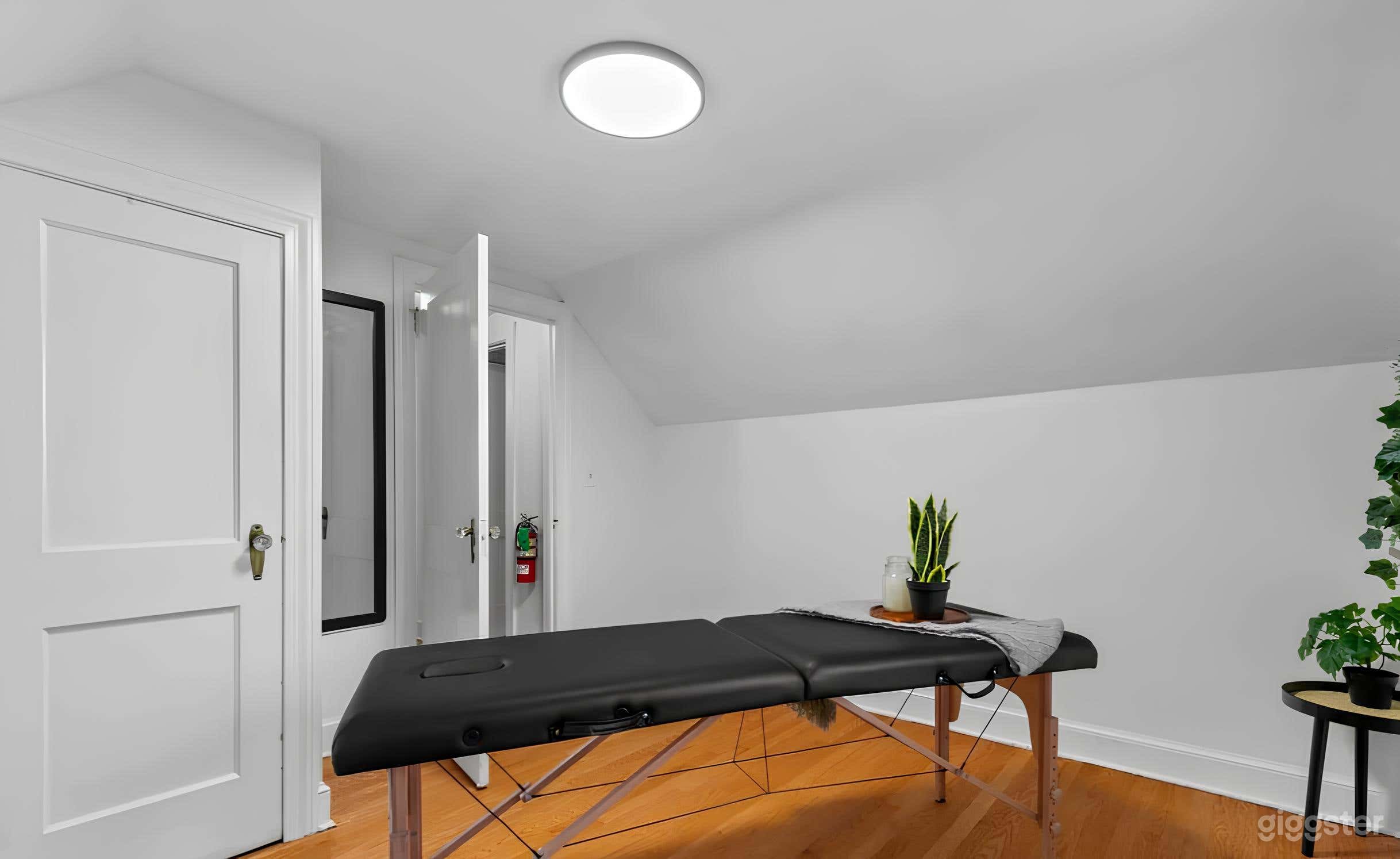 Beautiful Massage/Therapy Room Photo 4