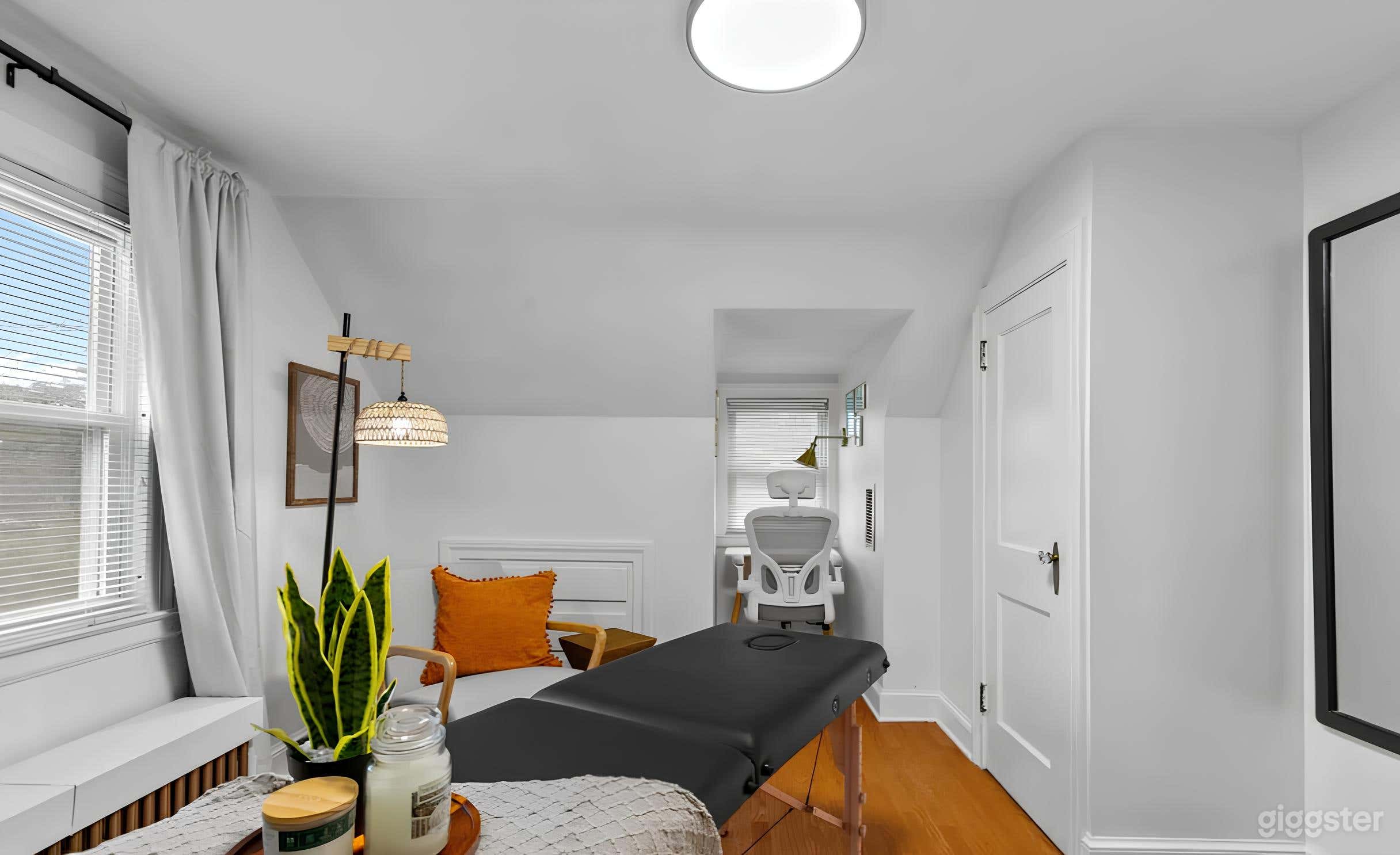 Beautiful Massage/Therapy Room Photo 3