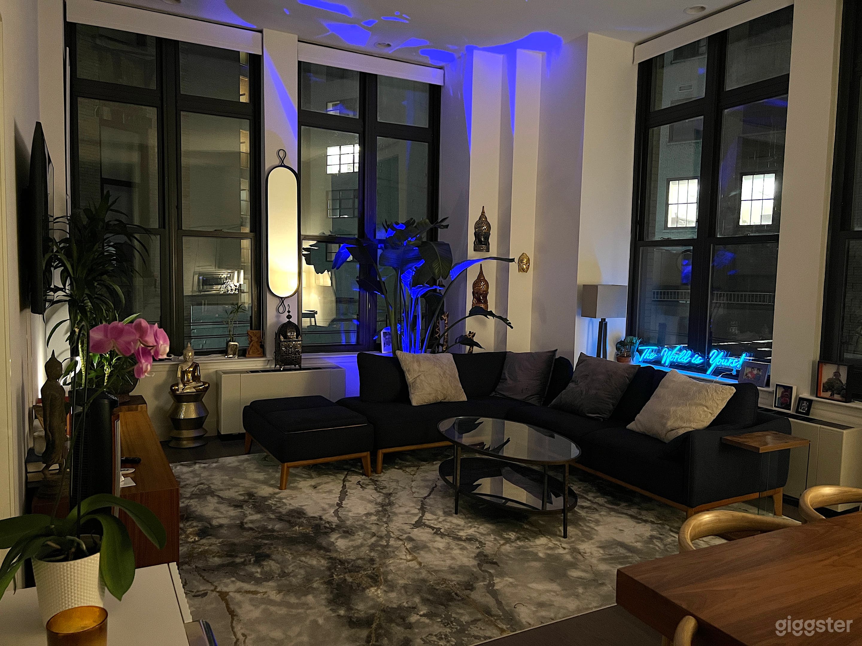 Spacious 14ft ceiling space in a Landmark Building Photo 1