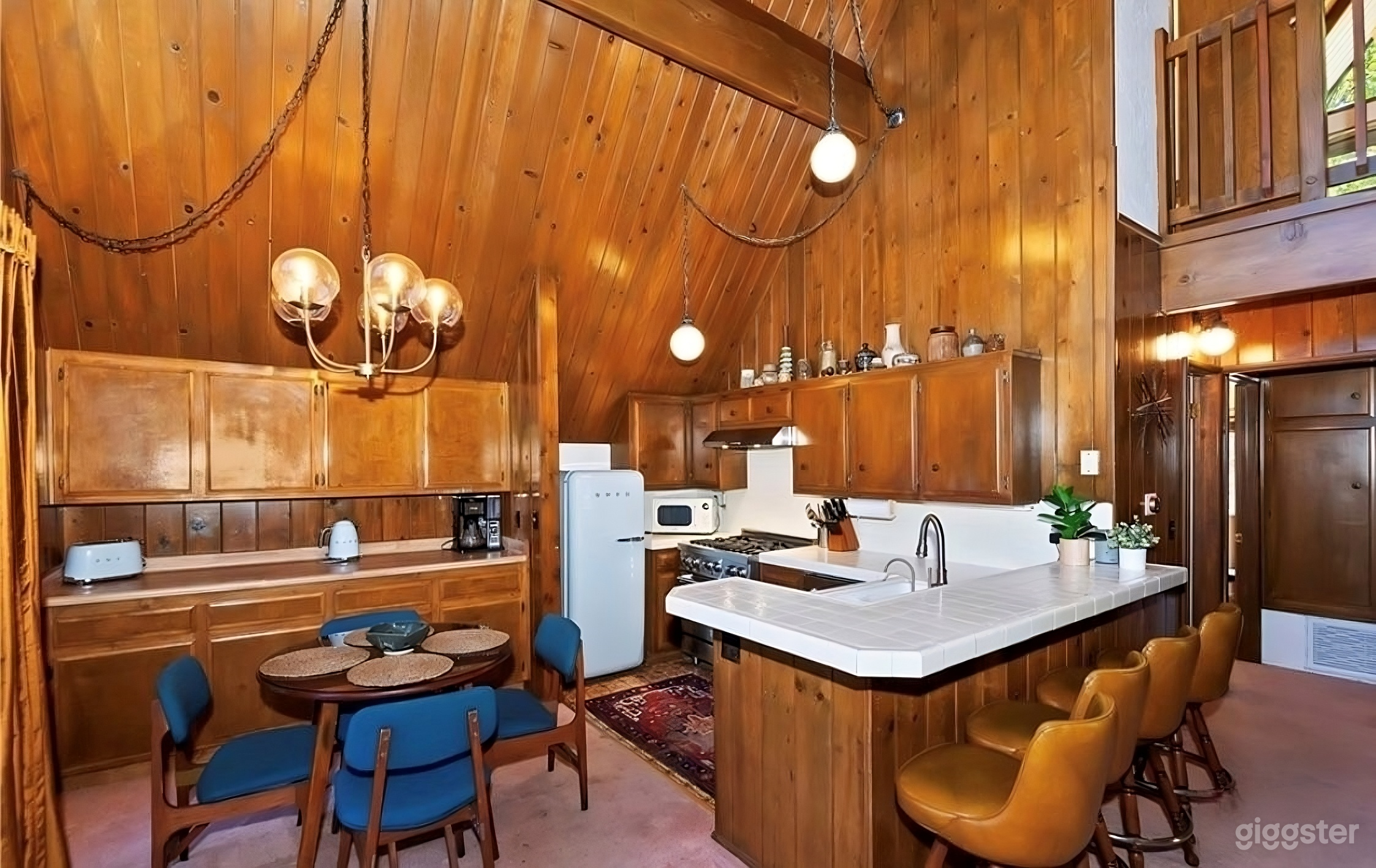 Graceland Vintage 60s 70s A Frame Retro Cabin Photo 3