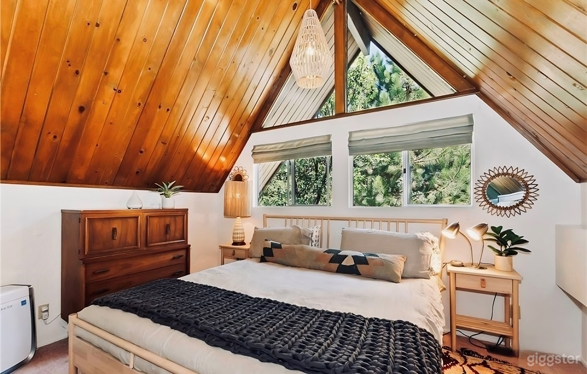 Graceland Vintage 60s 70s A Frame Retro Cabin Photo 4