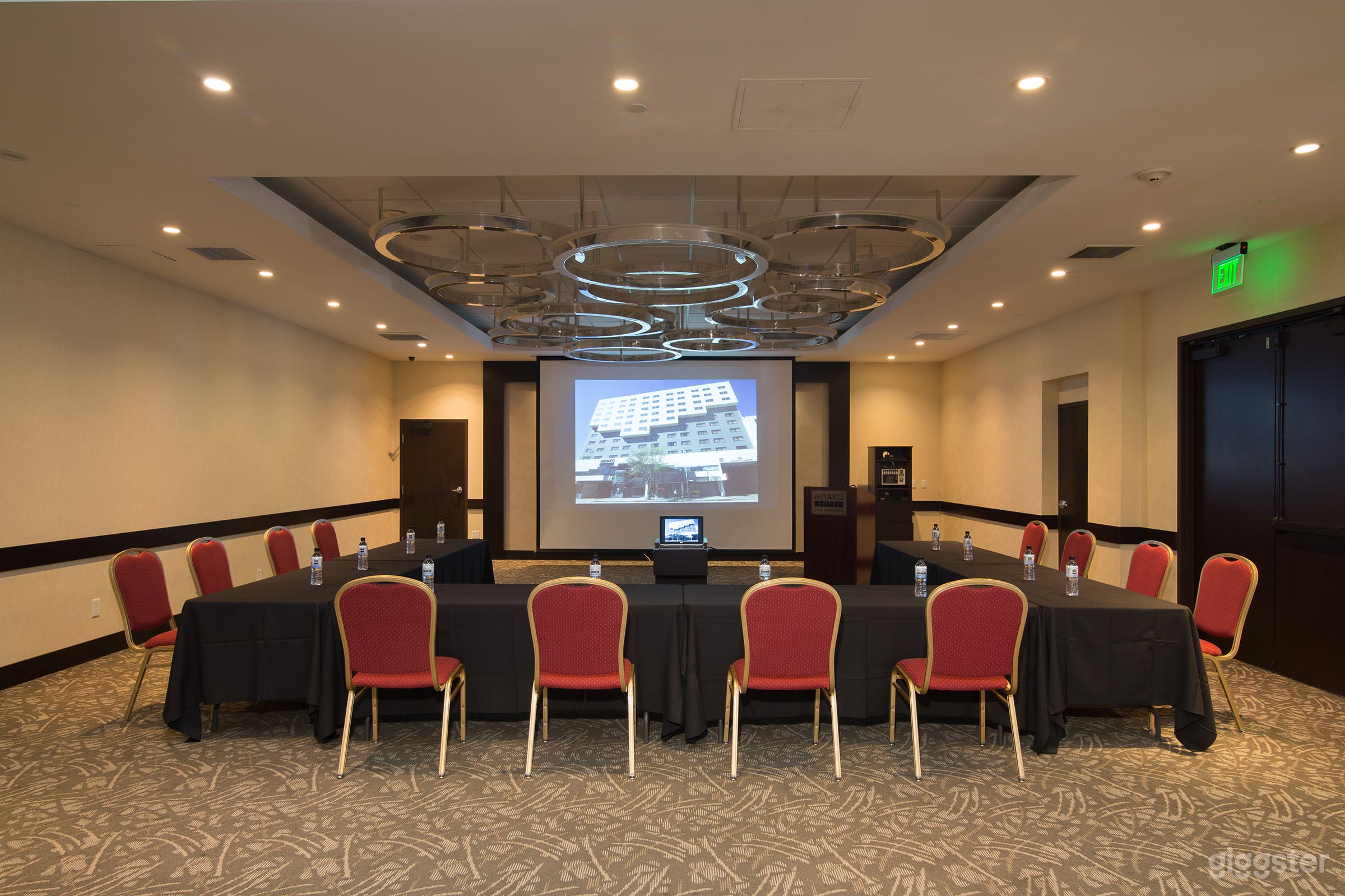 Miyako Hotel Banquet Room Photo 4