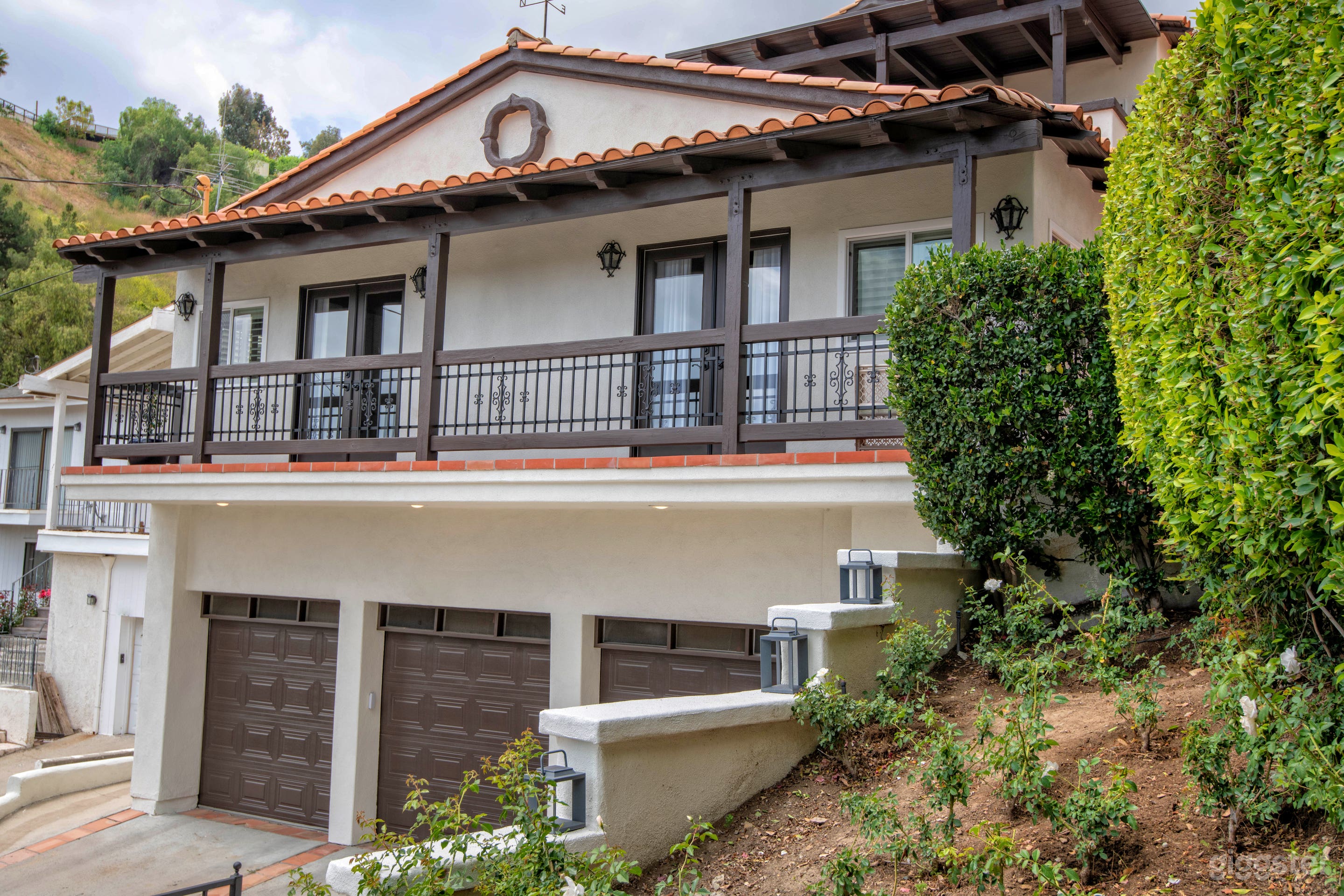 Traditional Spanish home with a usable 3 car garage. Can be used for storage or shooting.  