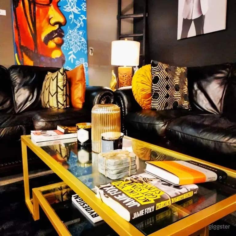  Enjoy 1500 sqft of timeless art and décor 