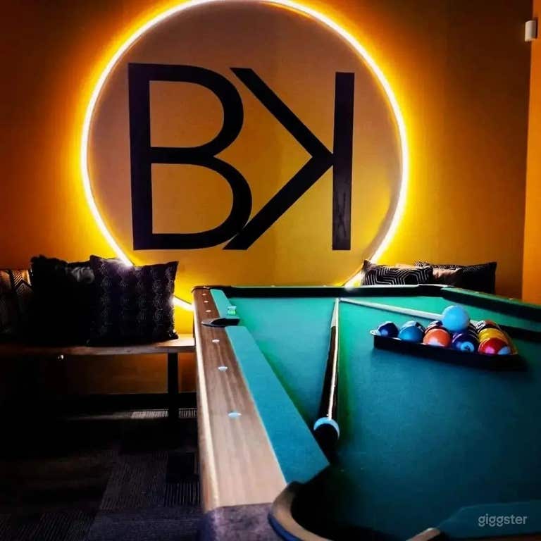  Enjoy 1500 sqft of timeless art and décor 