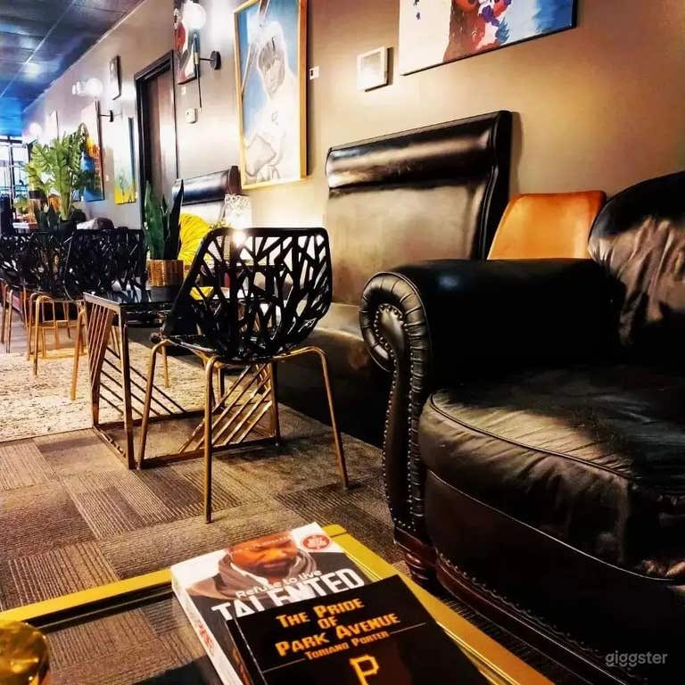  Enjoy 1500 sqft of timeless art and décor 