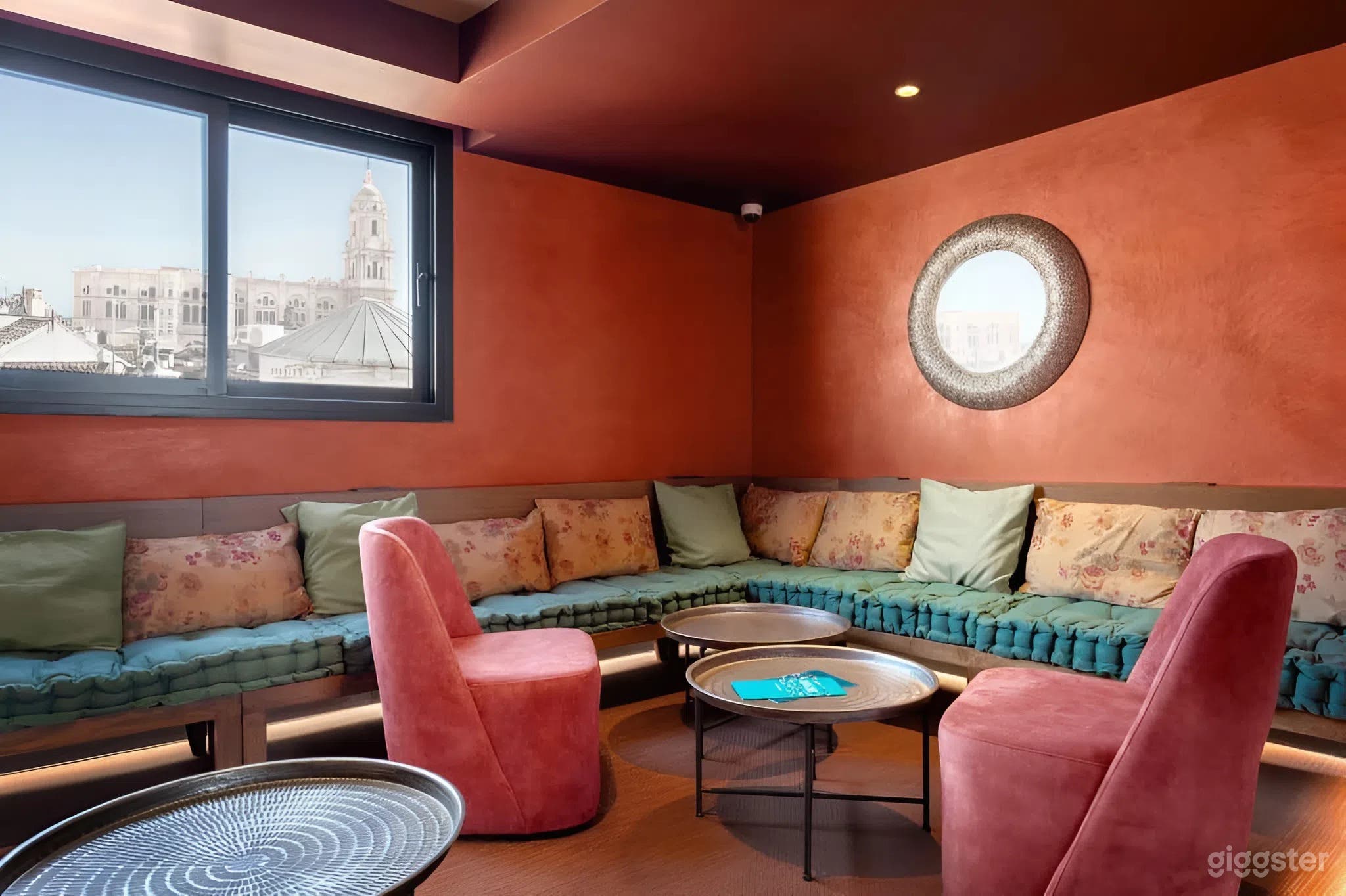 Vibrant Rooftop Bar with 60s-Inspired Style in Malaga Photo 4