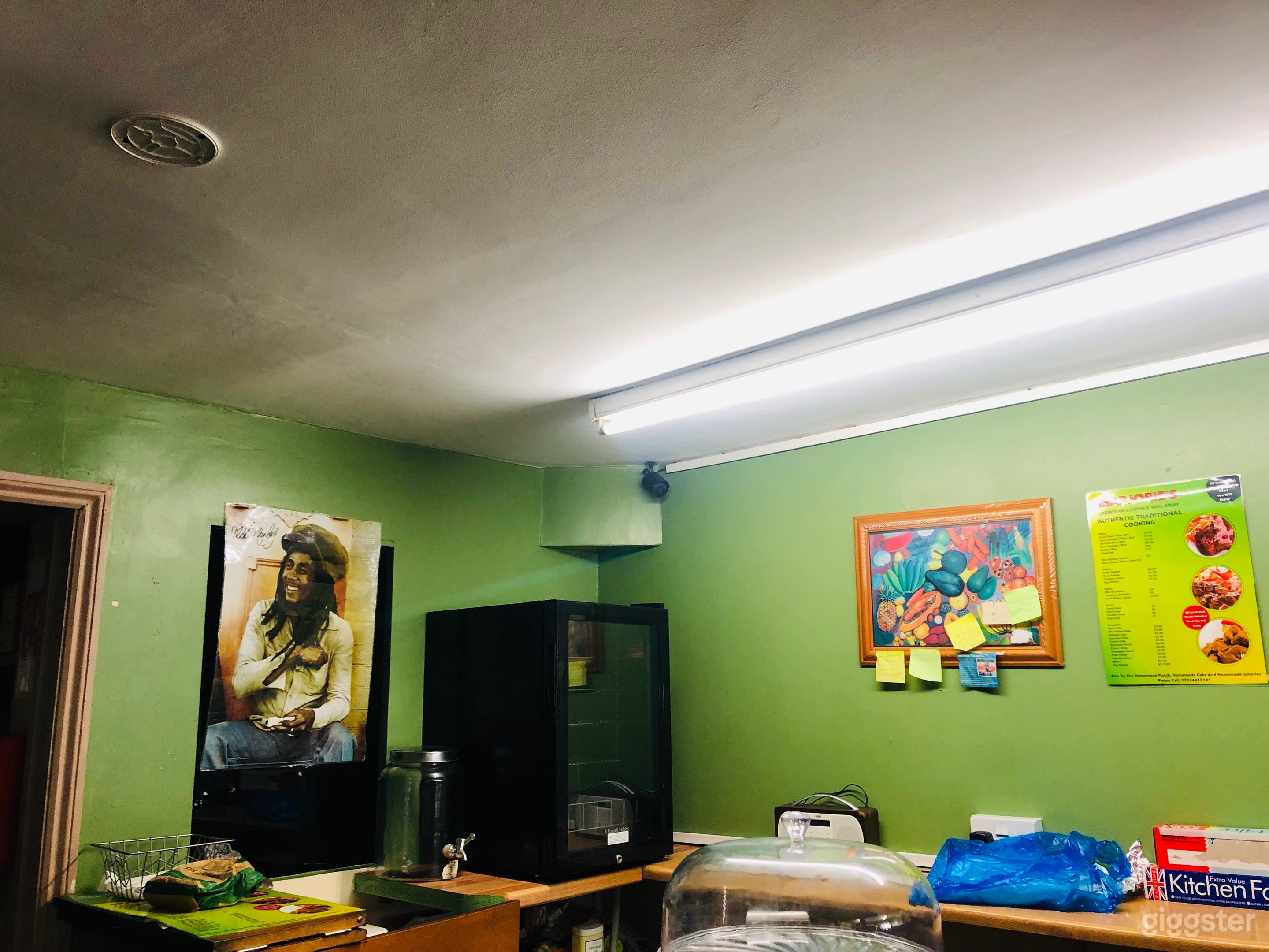 Cosy Tropical Caribbean Restaurant Located in East London Photo 4