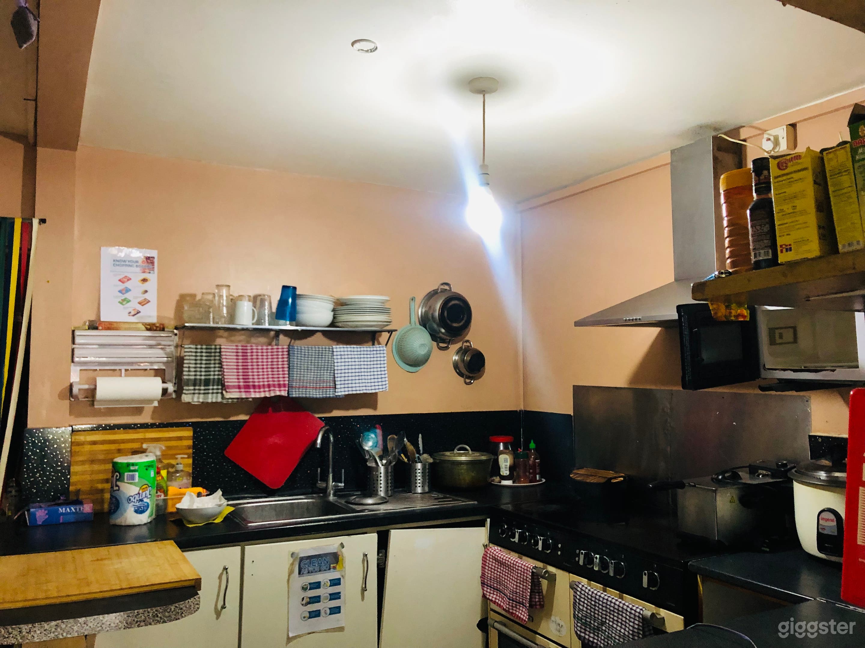 Cosy Tropical Caribbean Restaurant Located in East London Photo 3