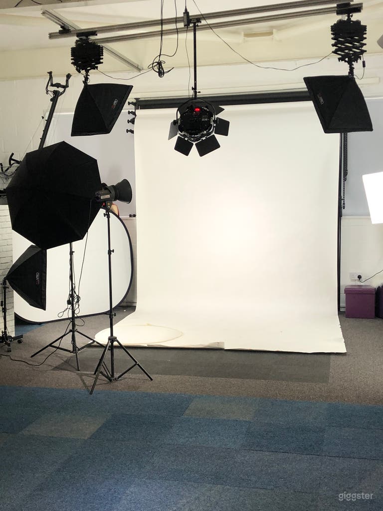  Wide choice of Backdrops 