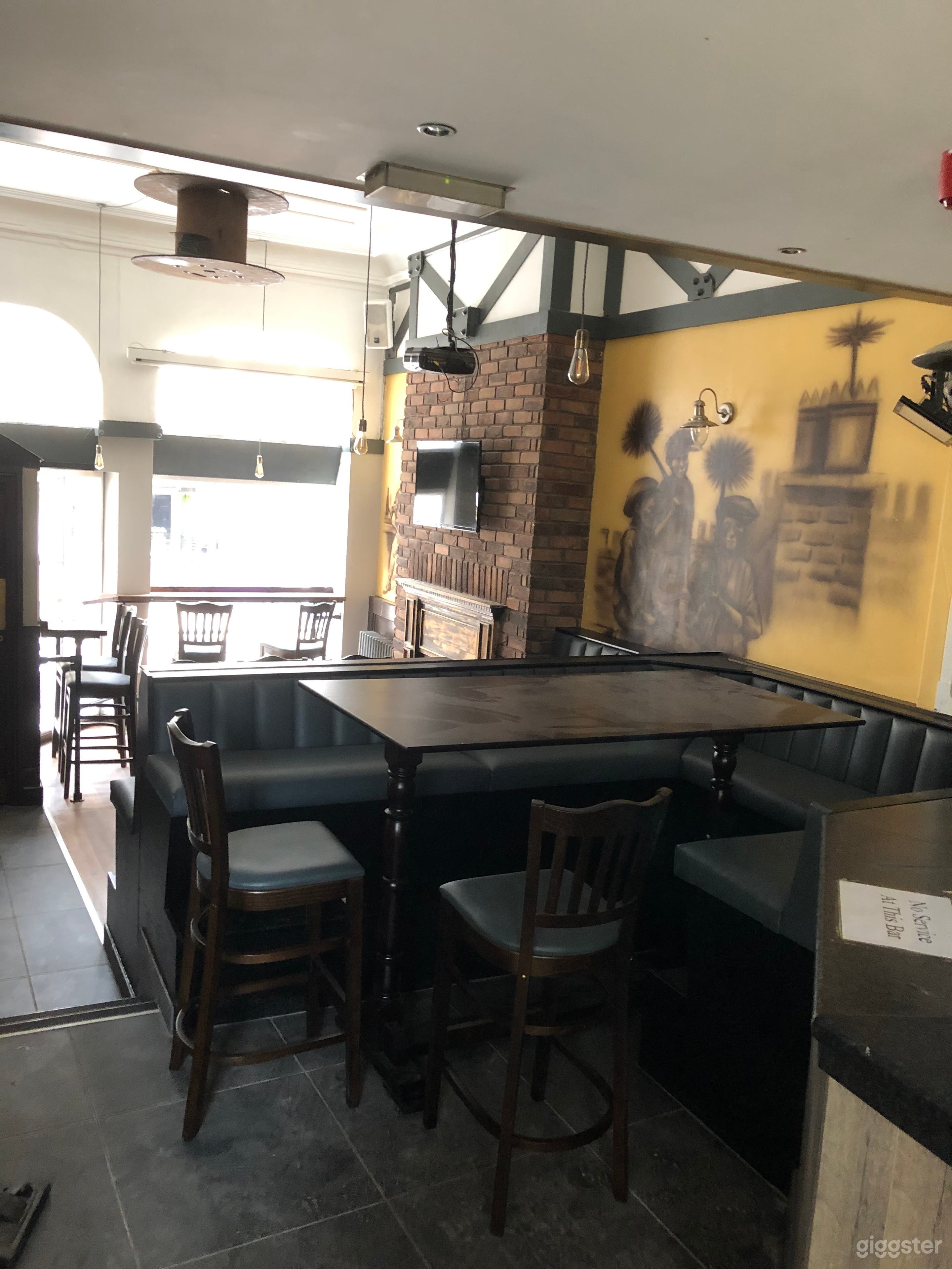 City Bar with Various Styles and Multiple Uses Photo 2