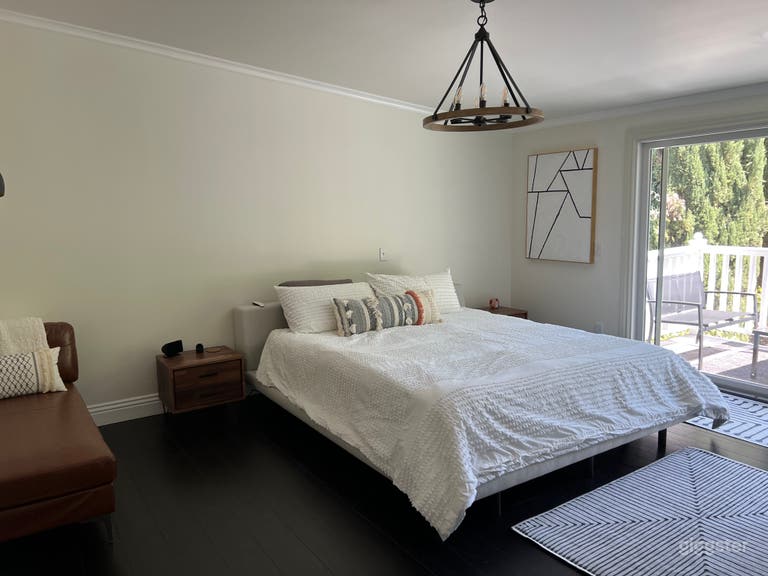  Suburban house on the golf course, large backyard  