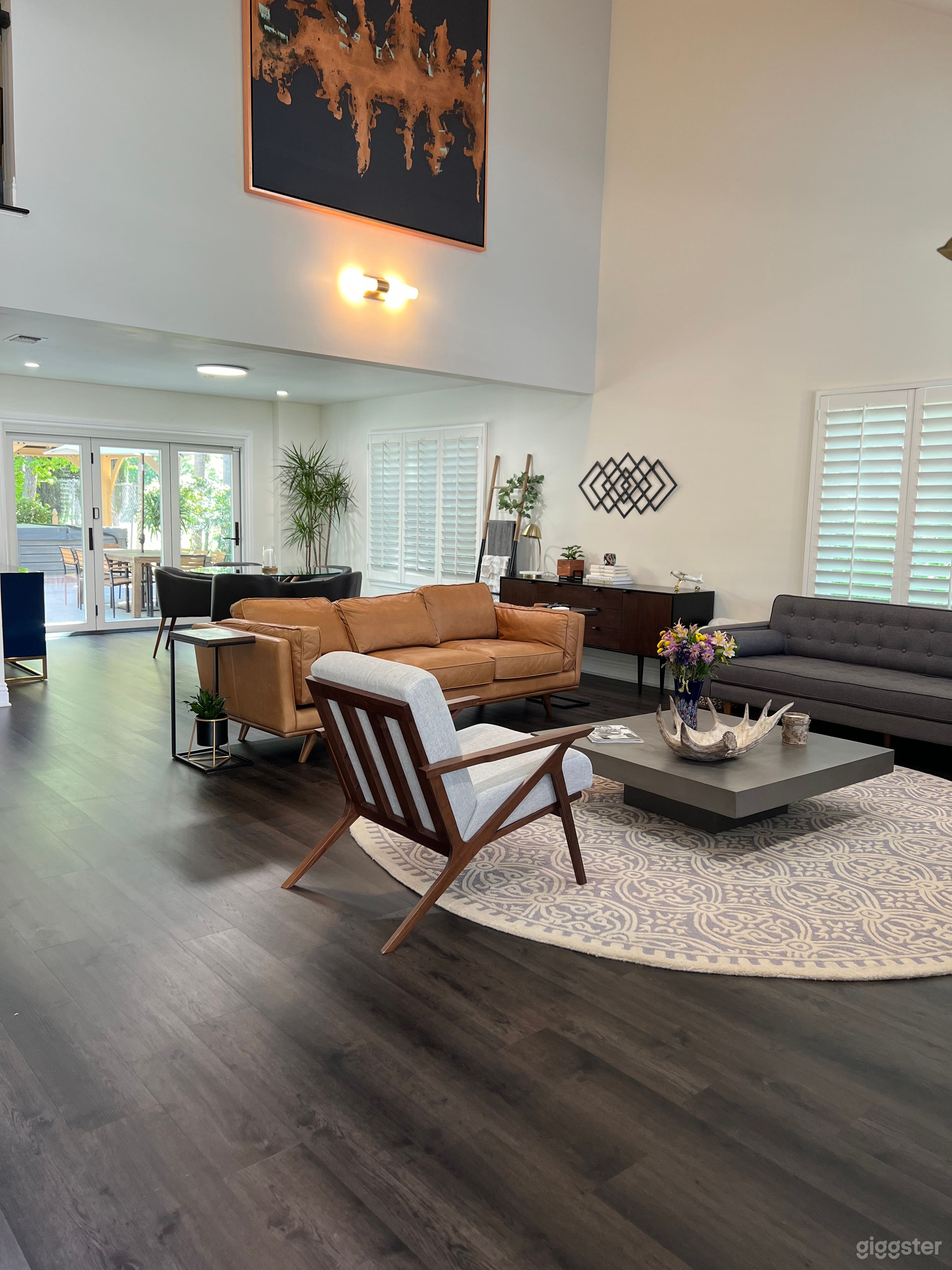 Suburban house on the golf course, large backyard  Photo 1