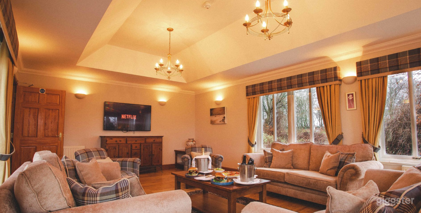 The Chain Lodge with 5 Gorgeous Ensuite Bedrooms Photo 2