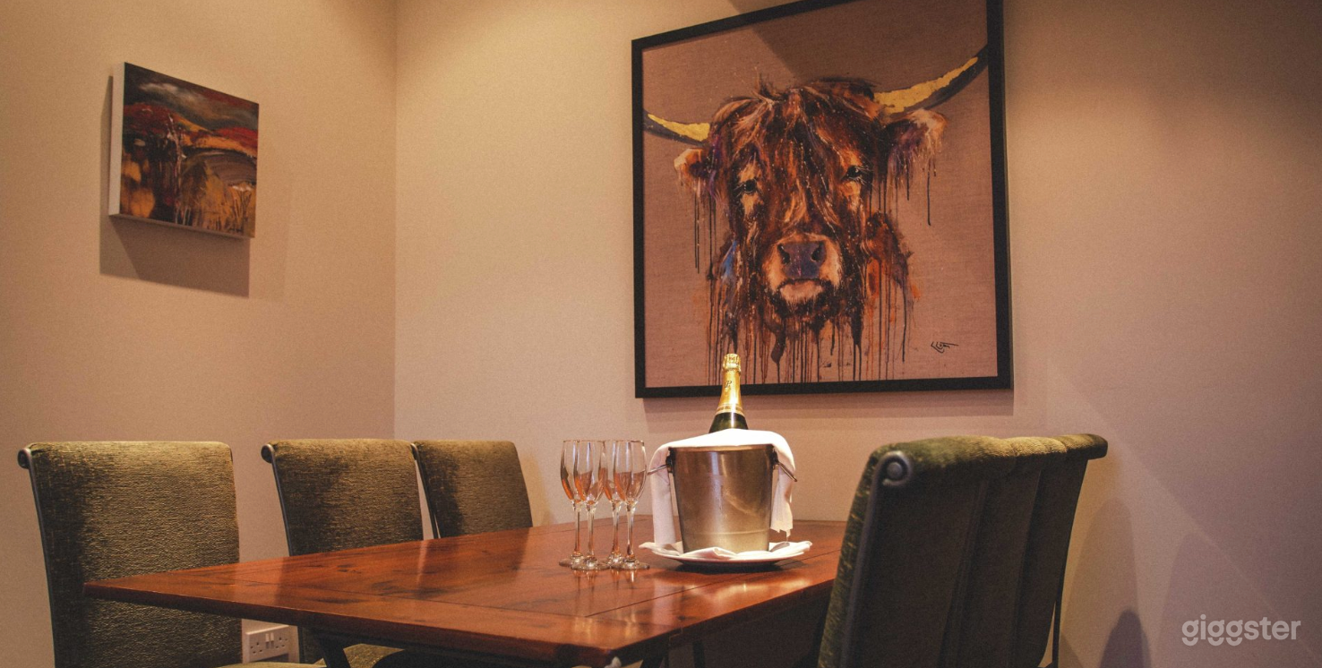 The Chain Lodge with 5 Gorgeous Ensuite Bedrooms Photo 3