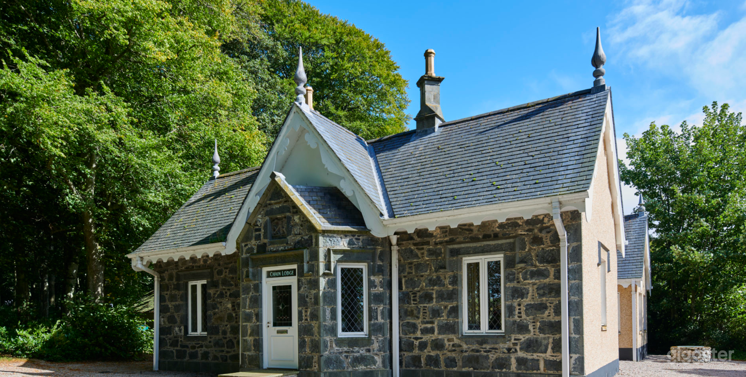 The Chain Lodge with 5 Gorgeous Ensuite Bedrooms Photo 1
