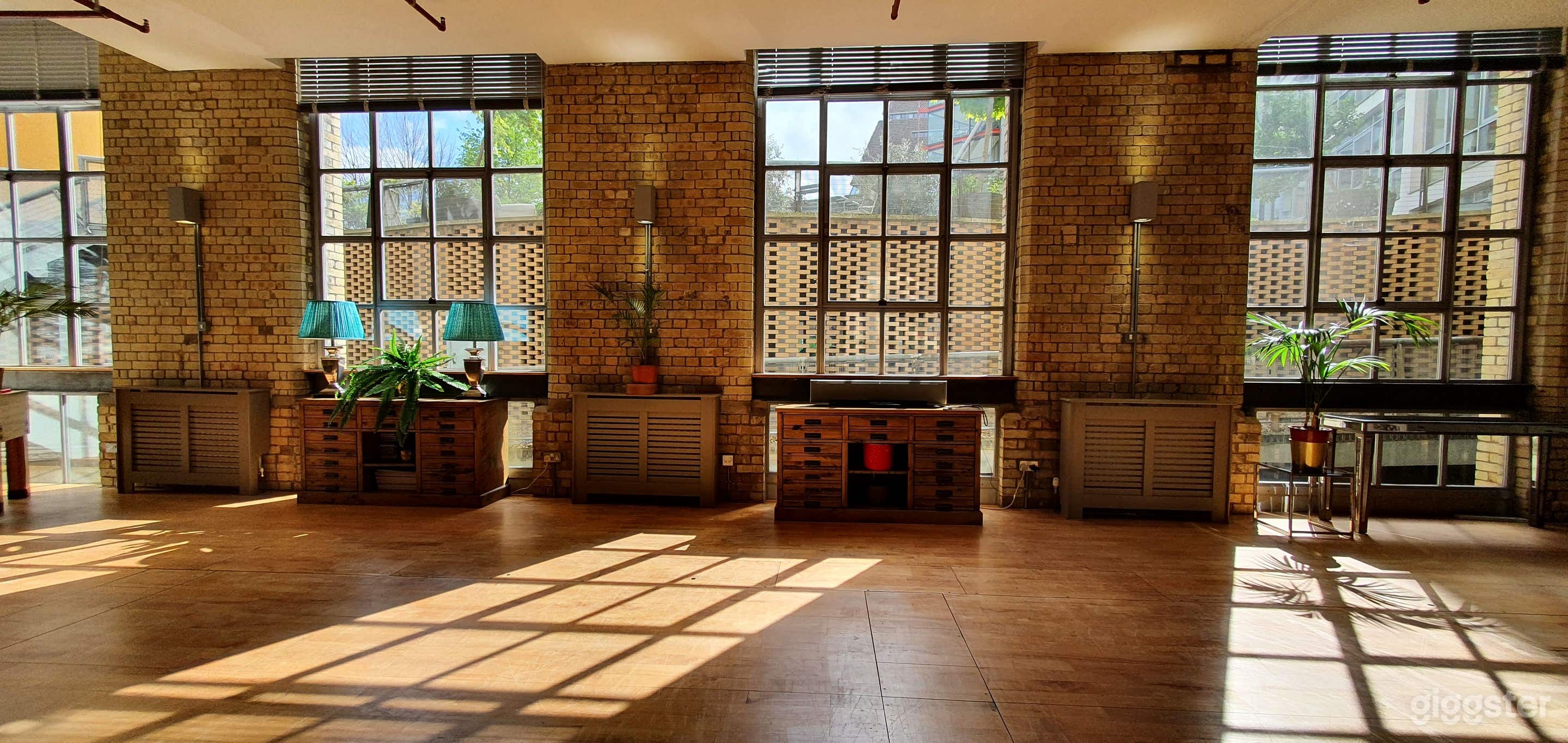 New York style loft studio by Tate moder Photo 1