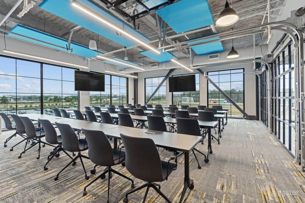 Garage (Meeting Room) Photo 3