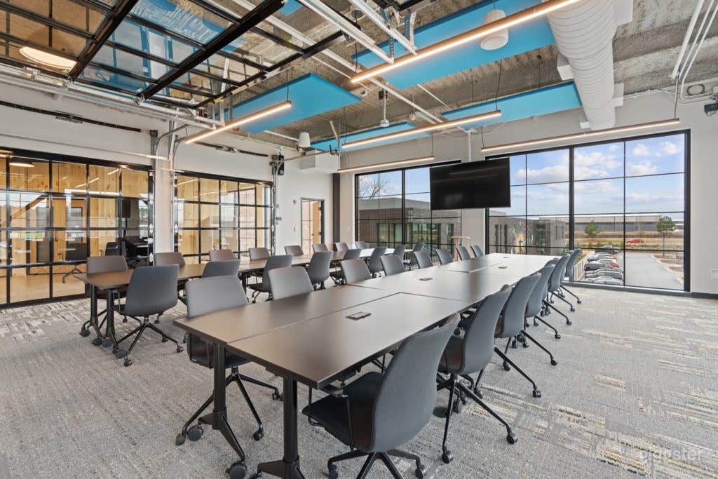 Garage (Meeting Room) Photo 2