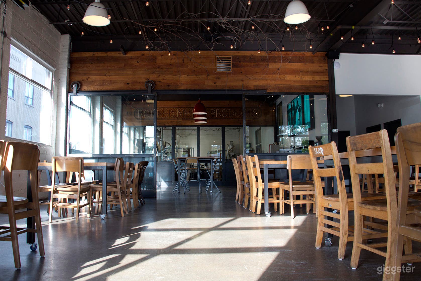 Large Industrial Space   Evenings Only Photo 3