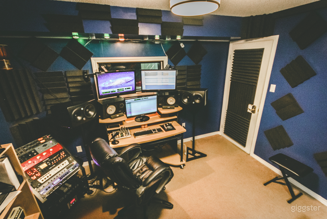 Vibrant Studio Space Photo 2