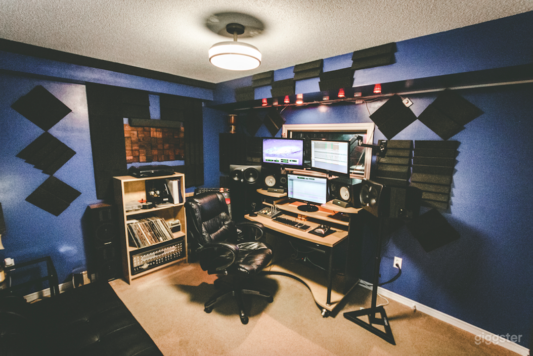 Vibrant Studio Space Photo 1