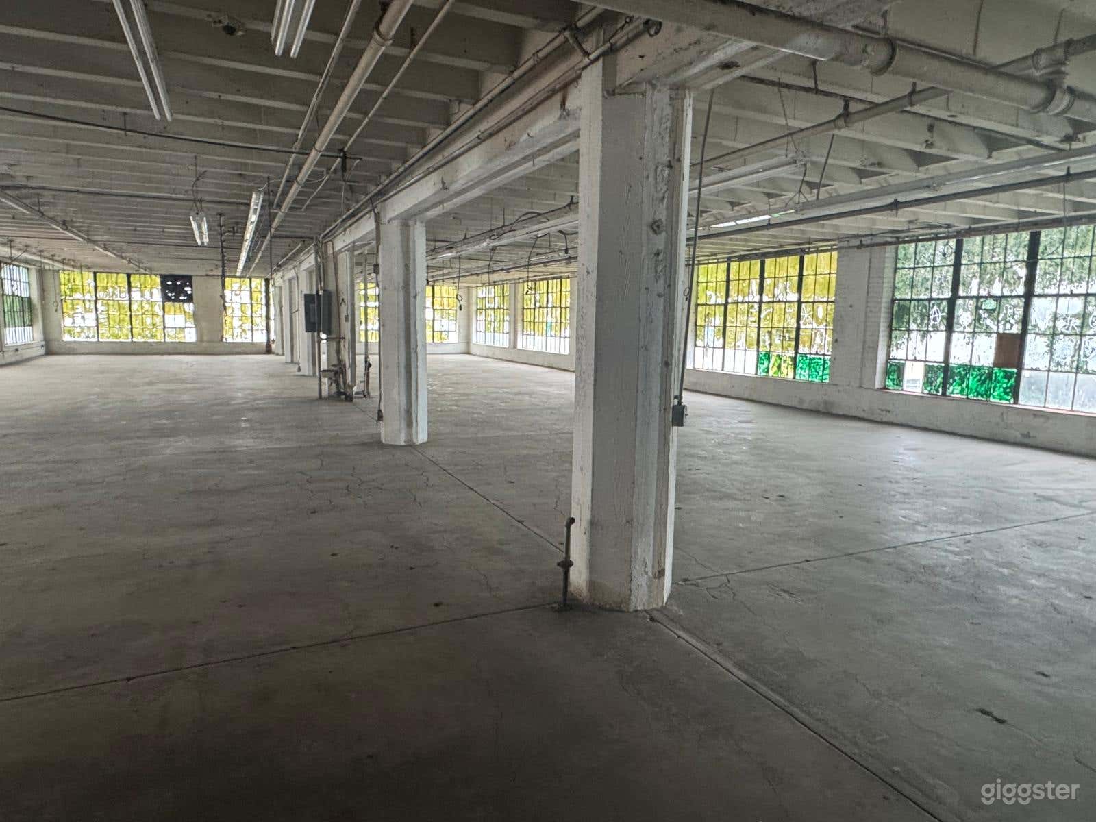 Industrial Building with Multiple Warehouse Spaces Photo 2