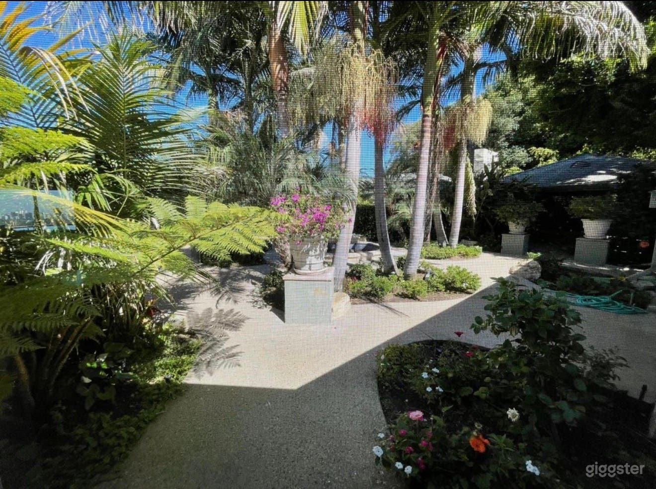 Former Elizabeth Taylor home (Outdoor) Photo 2