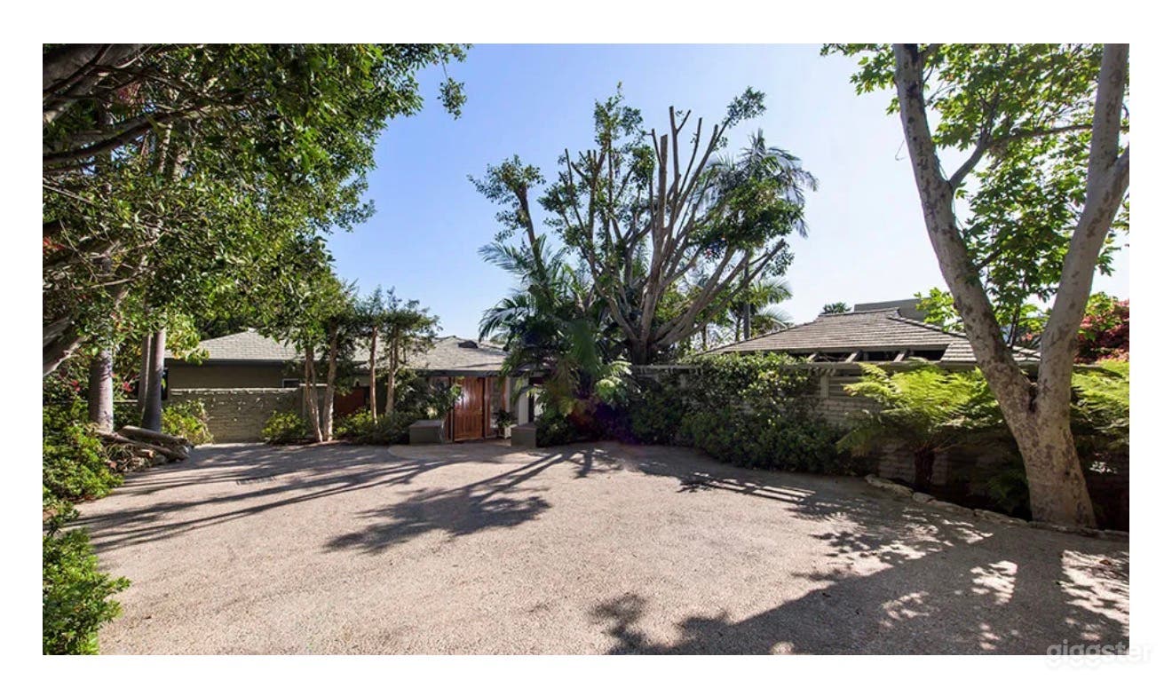 Former Elizabeth Taylor home (Outdoor) Photo 4