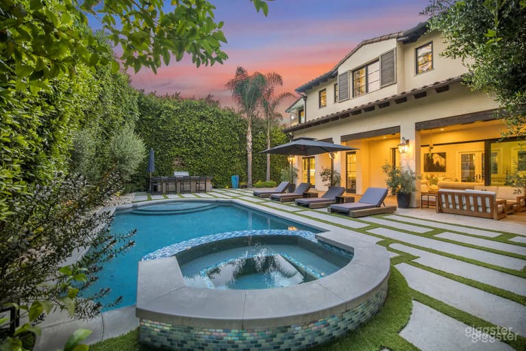  ELEGANT OLIVE RESORT-STYLE POOL 