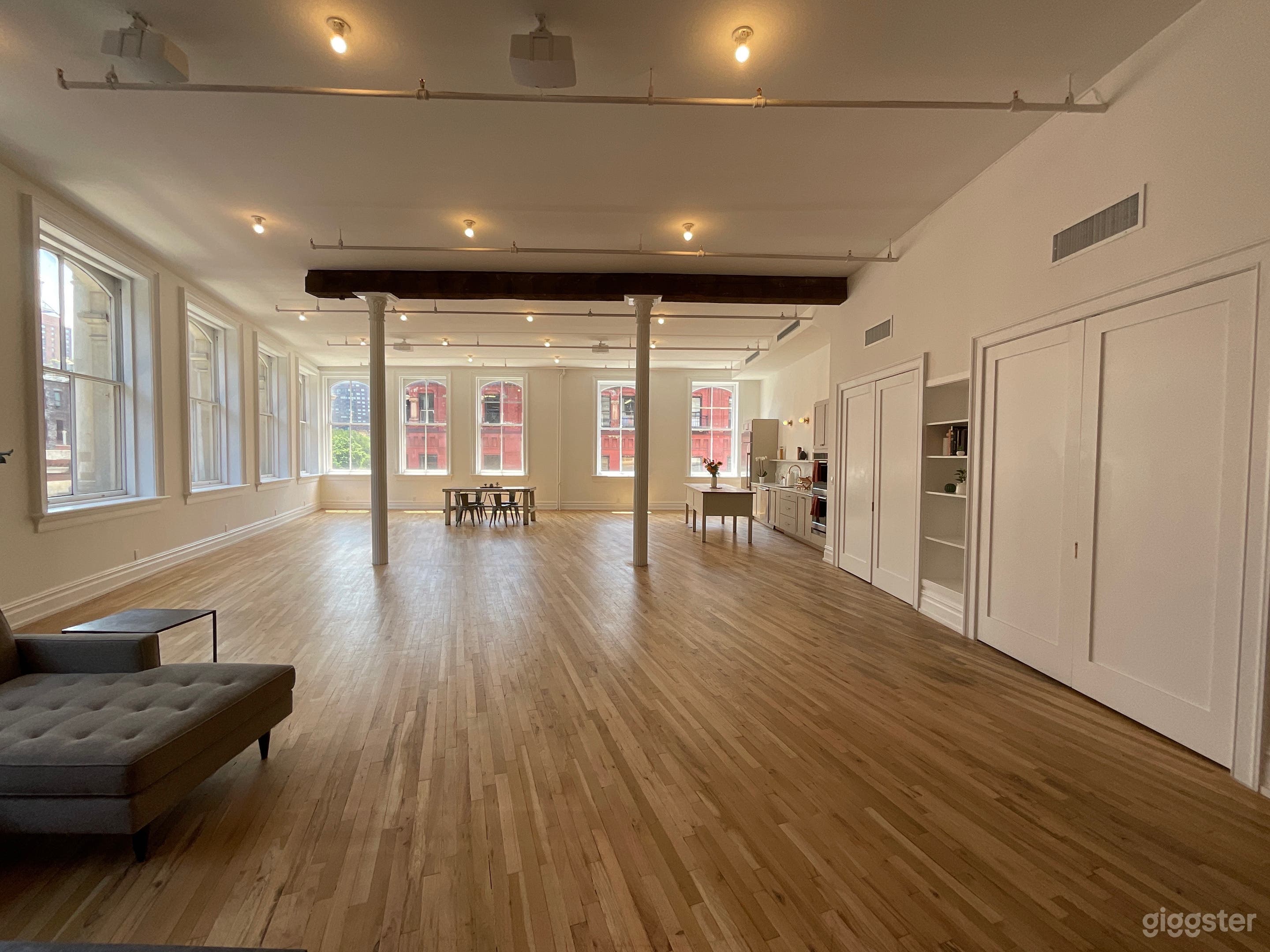 Sunny Corner Loft with Open Kitchen Photo 1