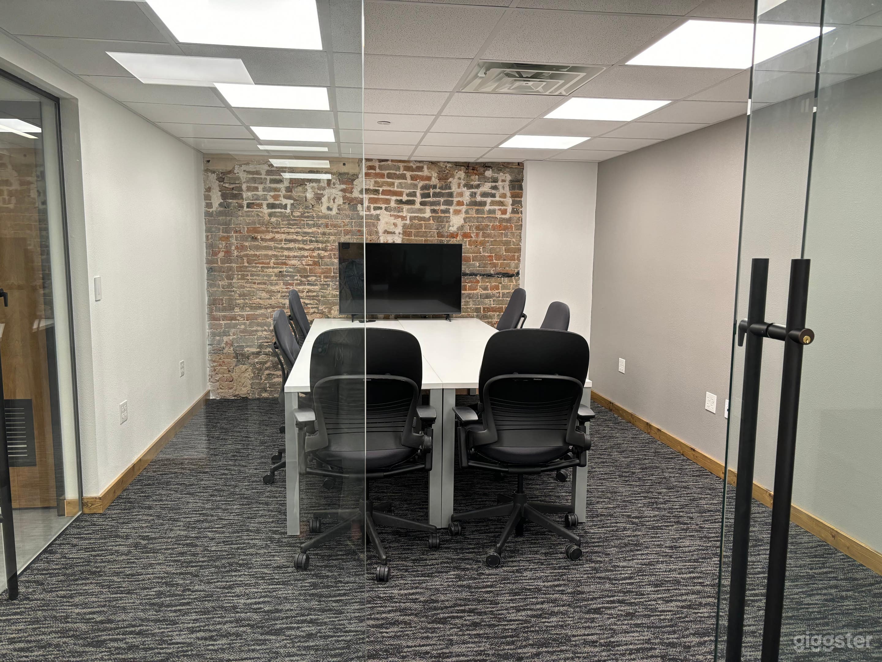 Large Team Day Office Photo 3