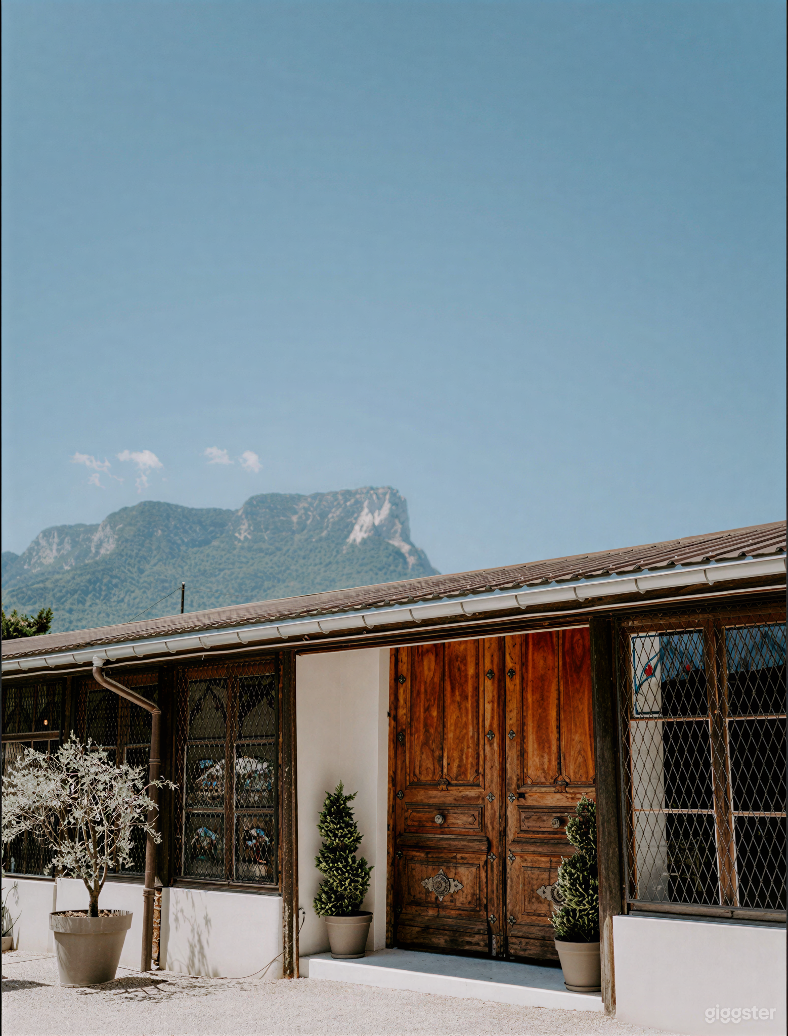 Photo de Cour paysagée avec bar extérieur style ranch américain 4