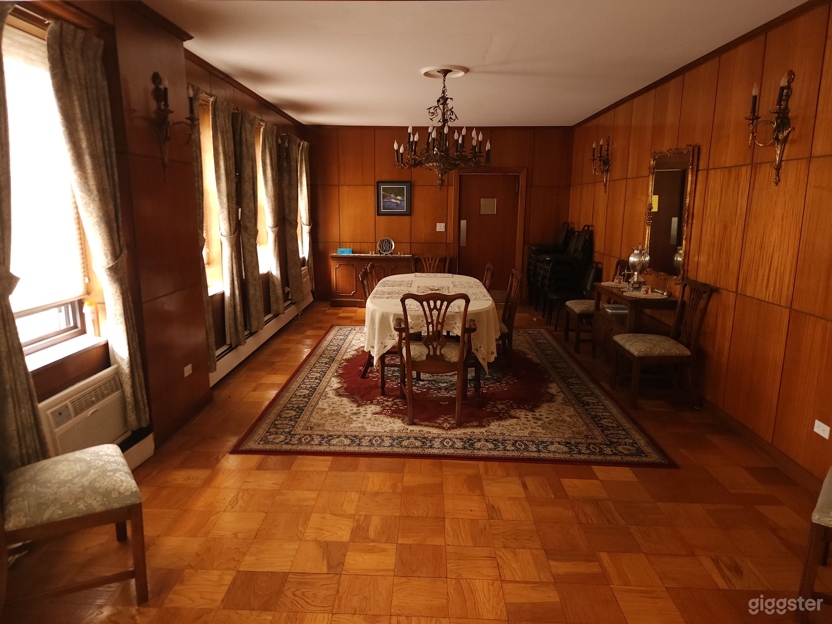 Retro Mansion w/ Classroom Setup &amp; Classic Stage Photo 3