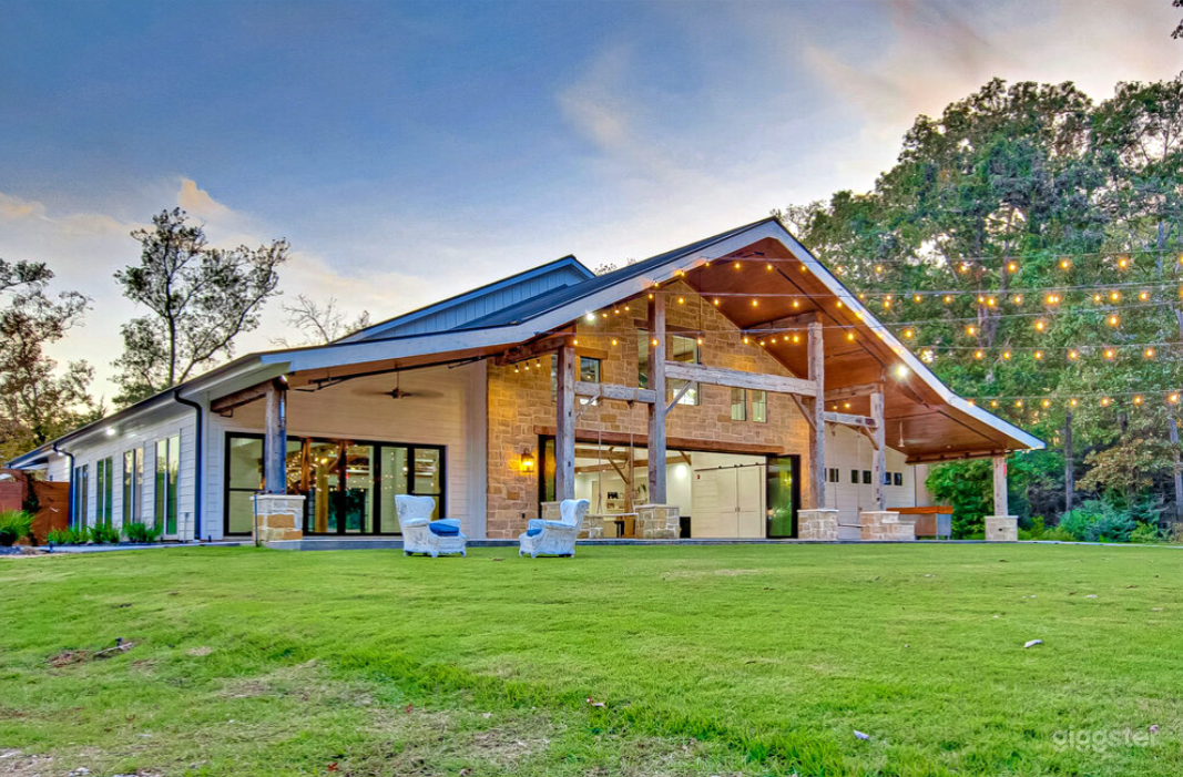 200-year Old Barn with Modern Elegance Photo 1