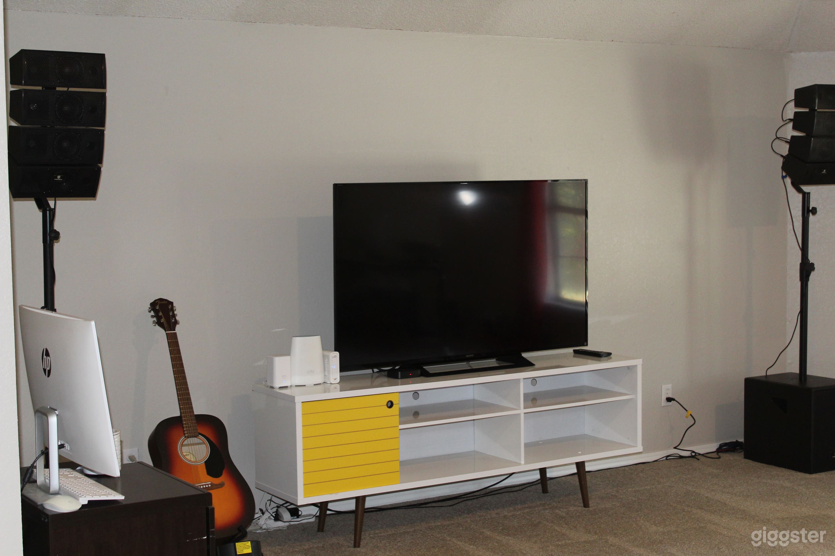 Imagination Station is a creative space for music, meditation, art, DJing, working or just hanging out. 